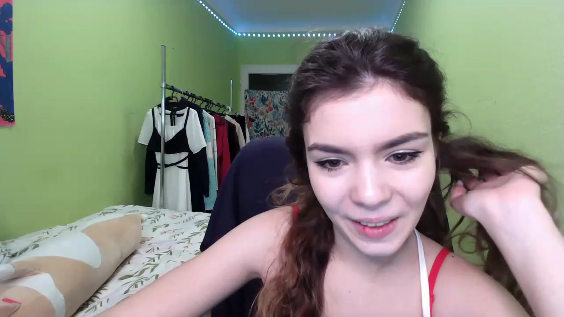 Gallery image thumbnail from So_Karry's myfreecams stream on, 12/05/2022, 13:19 image 4 of 20