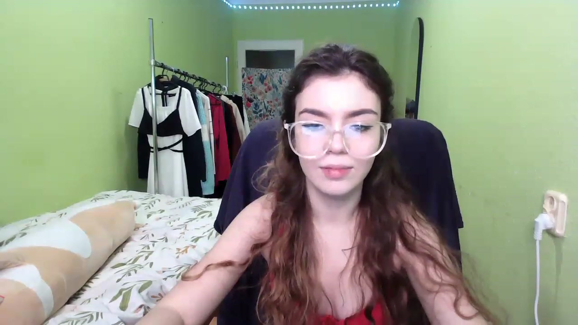 Gallery image thumbnail from So_Karry's myfreecams stream on, 12/05/2022, 13:19 image 6 of 20