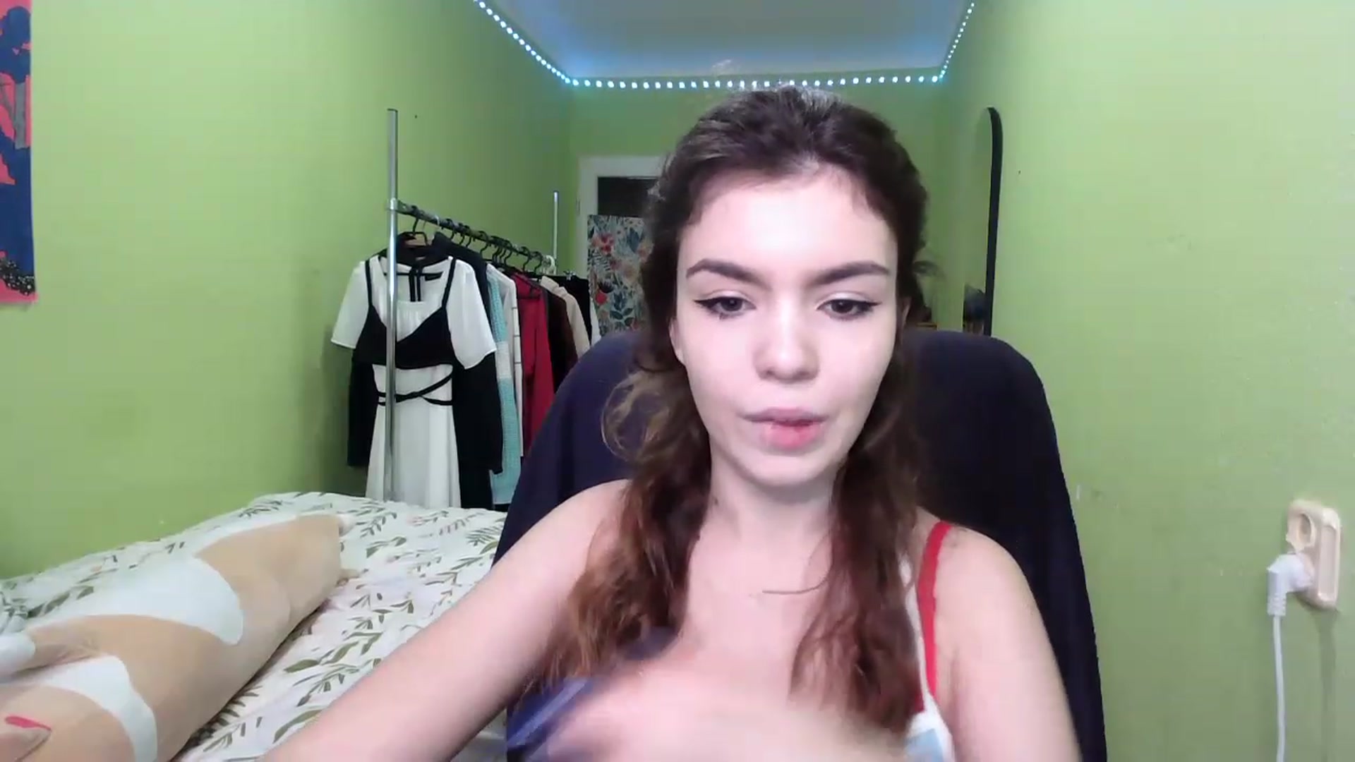 Gallery image thumbnail from So_Karry's myfreecams stream on, 12/05/2022, 13:19 image 3 of 20