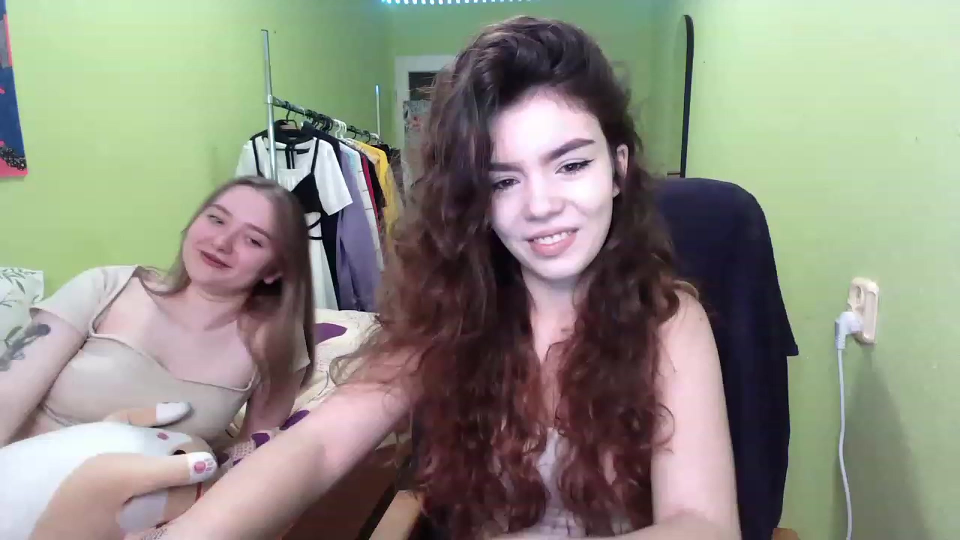 Gallery image thumbnail from So_Karry's myfreecams stream on, 12/07/2022, 13:21 image 3 of 20
