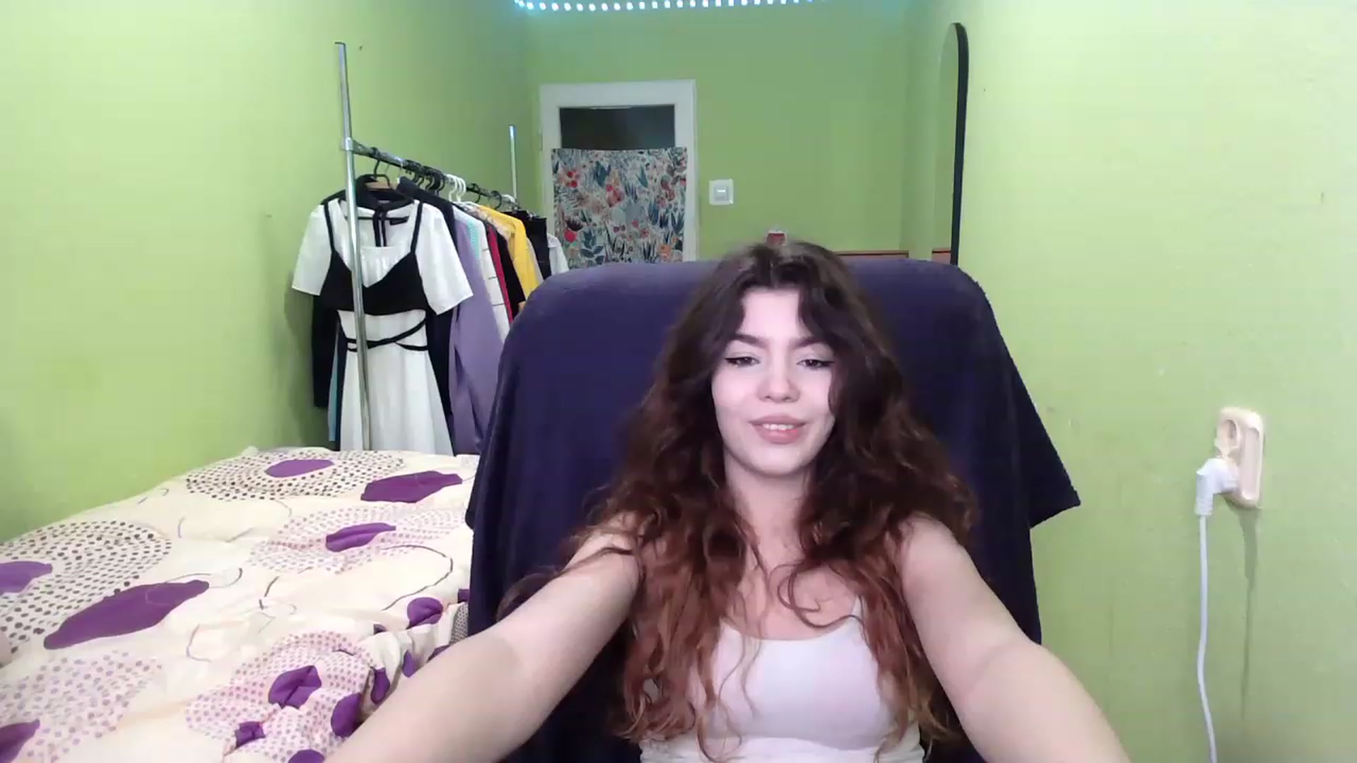 Gallery image thumbnail from So_Karry's myfreecams stream on, 12/07/2022, 14:04 image 3 of 20