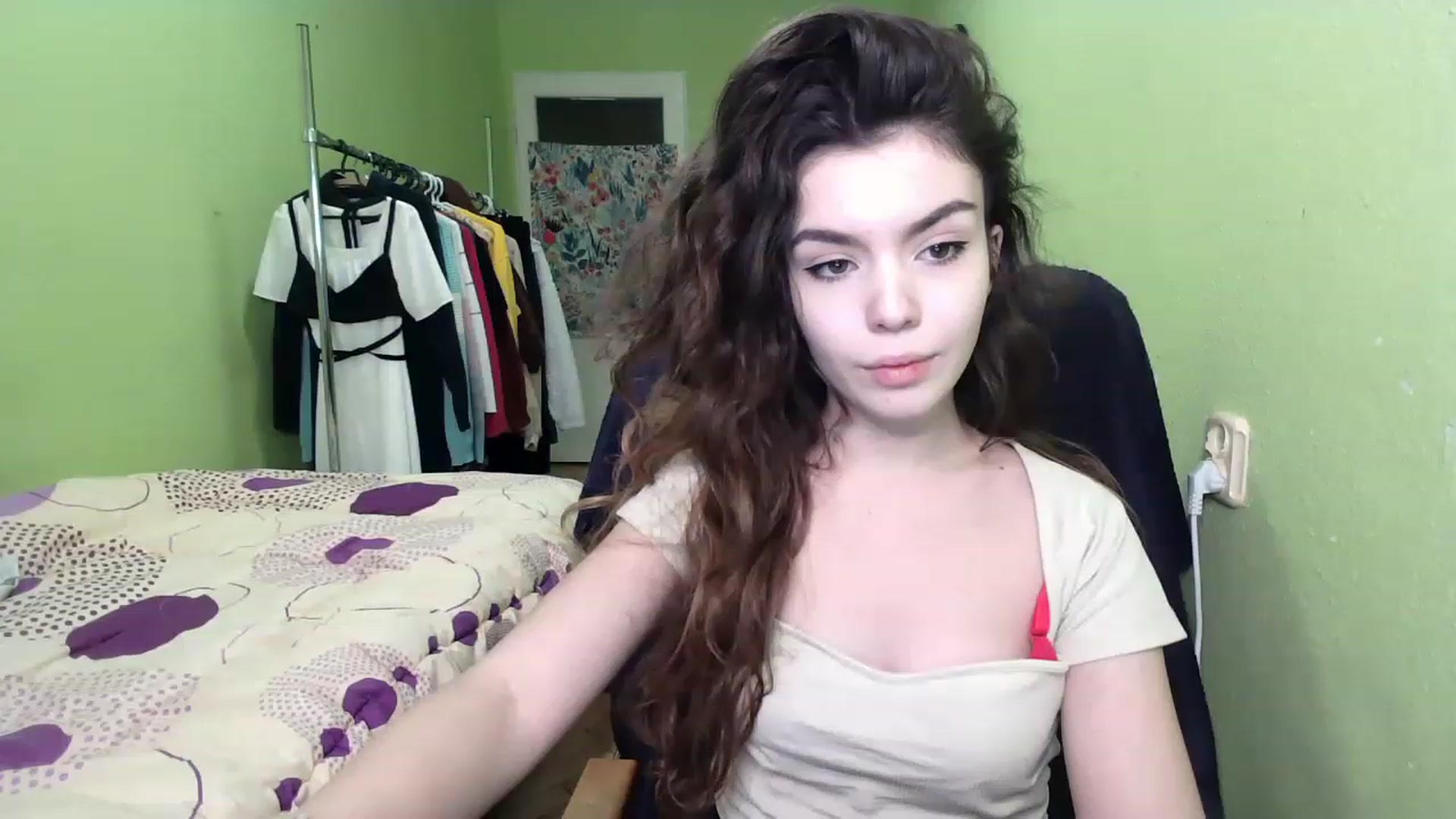 Gallery image thumbnail from So_Karry's myfreecams stream on, 12/08/2022, 14:27 image 1 of 20