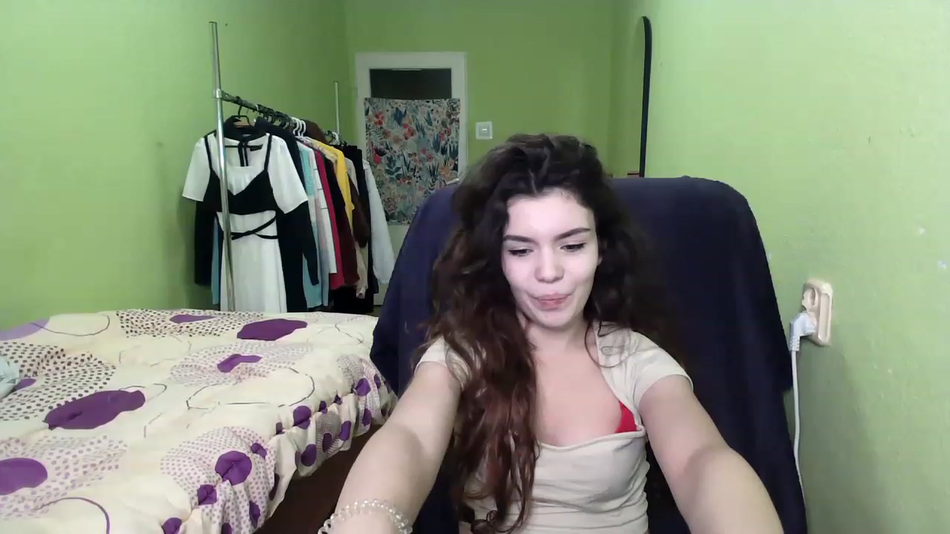 Gallery image thumbnail from So_Karry's myfreecams stream on, 12/08/2022, 14:27 image 3 of 20