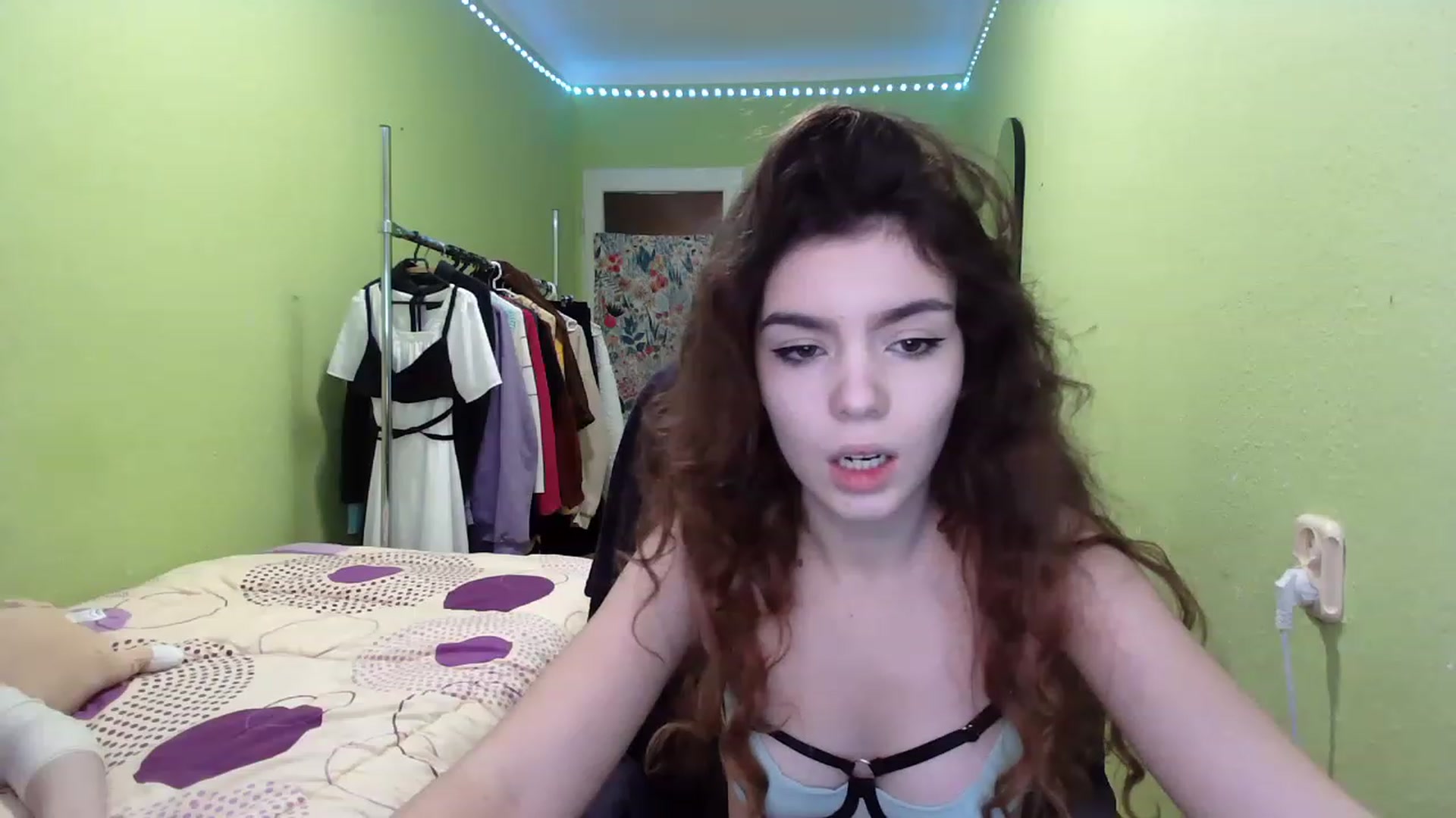 Gallery image thumbnail from So_Karry's myfreecams stream on, 12/09/2022, 14:35 image 18 of 20