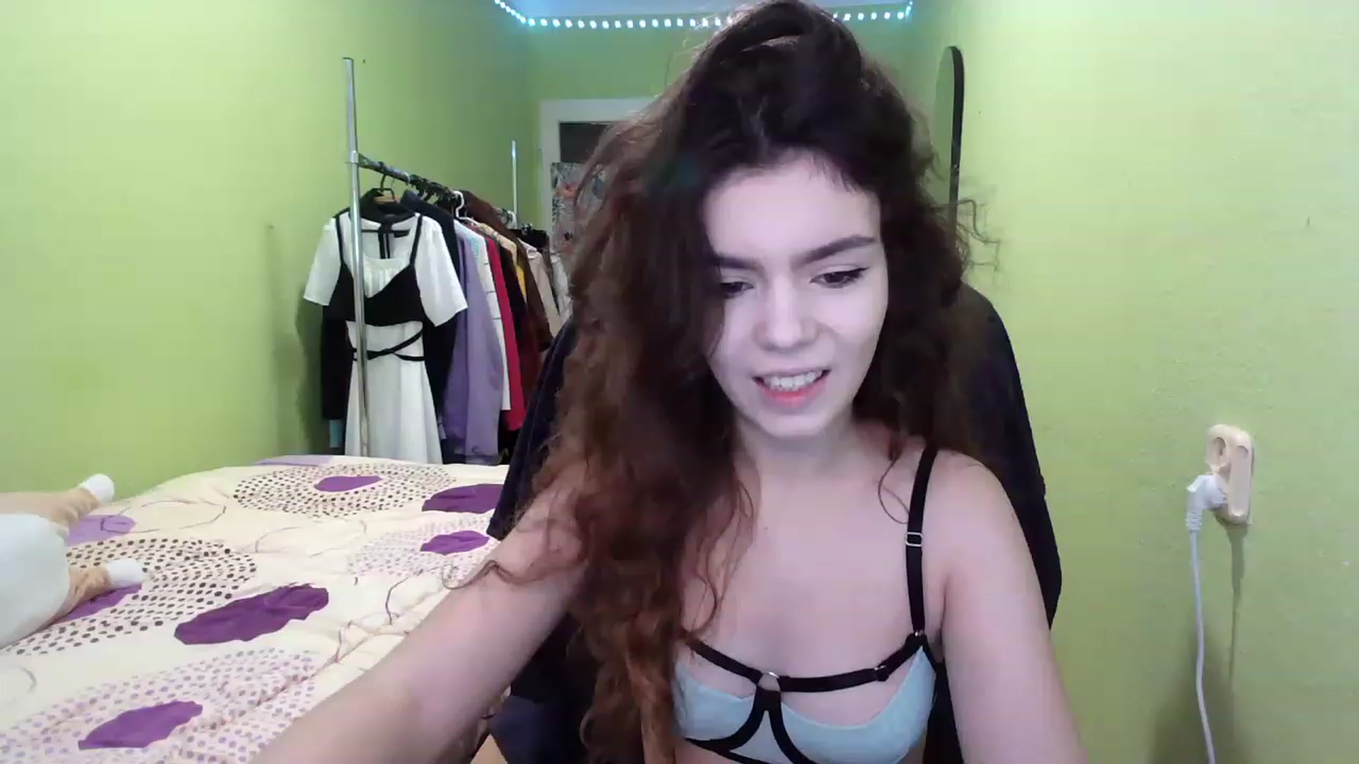 Gallery image thumbnail from So_Karry's myfreecams stream on, 12/09/2022, 14:35 image 3 of 20