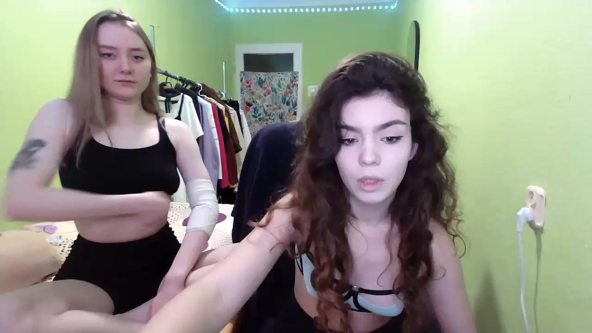 Gallery image thumbnail from So_Karry's myfreecams stream on, 12/09/2022, 14:35 image 13 of 20