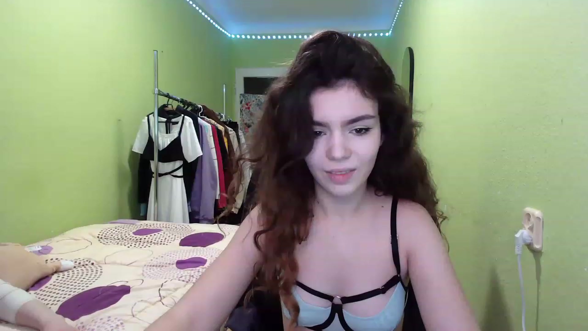 Gallery image thumbnail from So_Karry's myfreecams stream on, 12/09/2022, 14:35 image 17 of 20