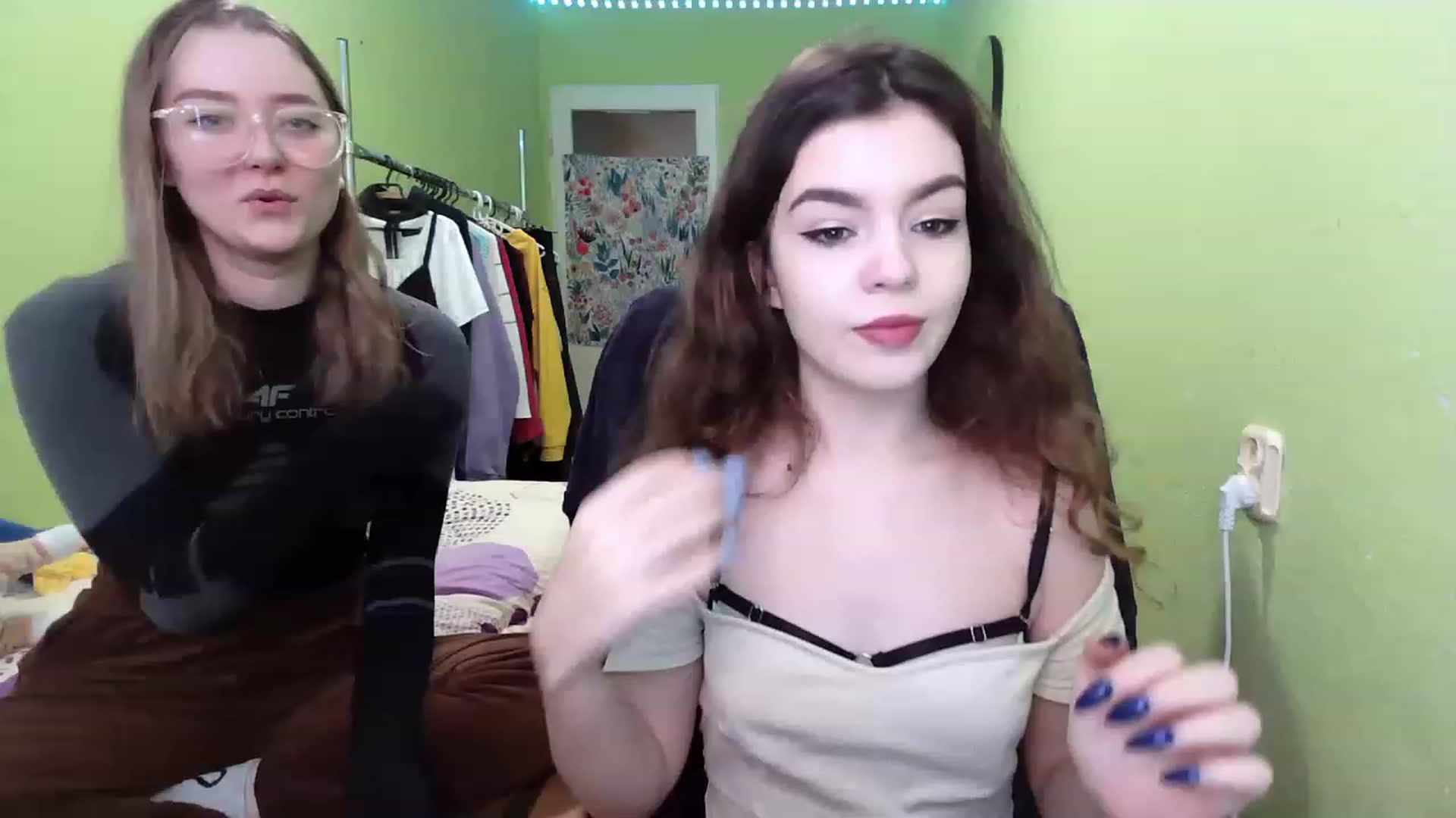 Gallery image thumbnail from So_Karry's myfreecams stream on, 12/12/2022, 13:28 image 2 of 20