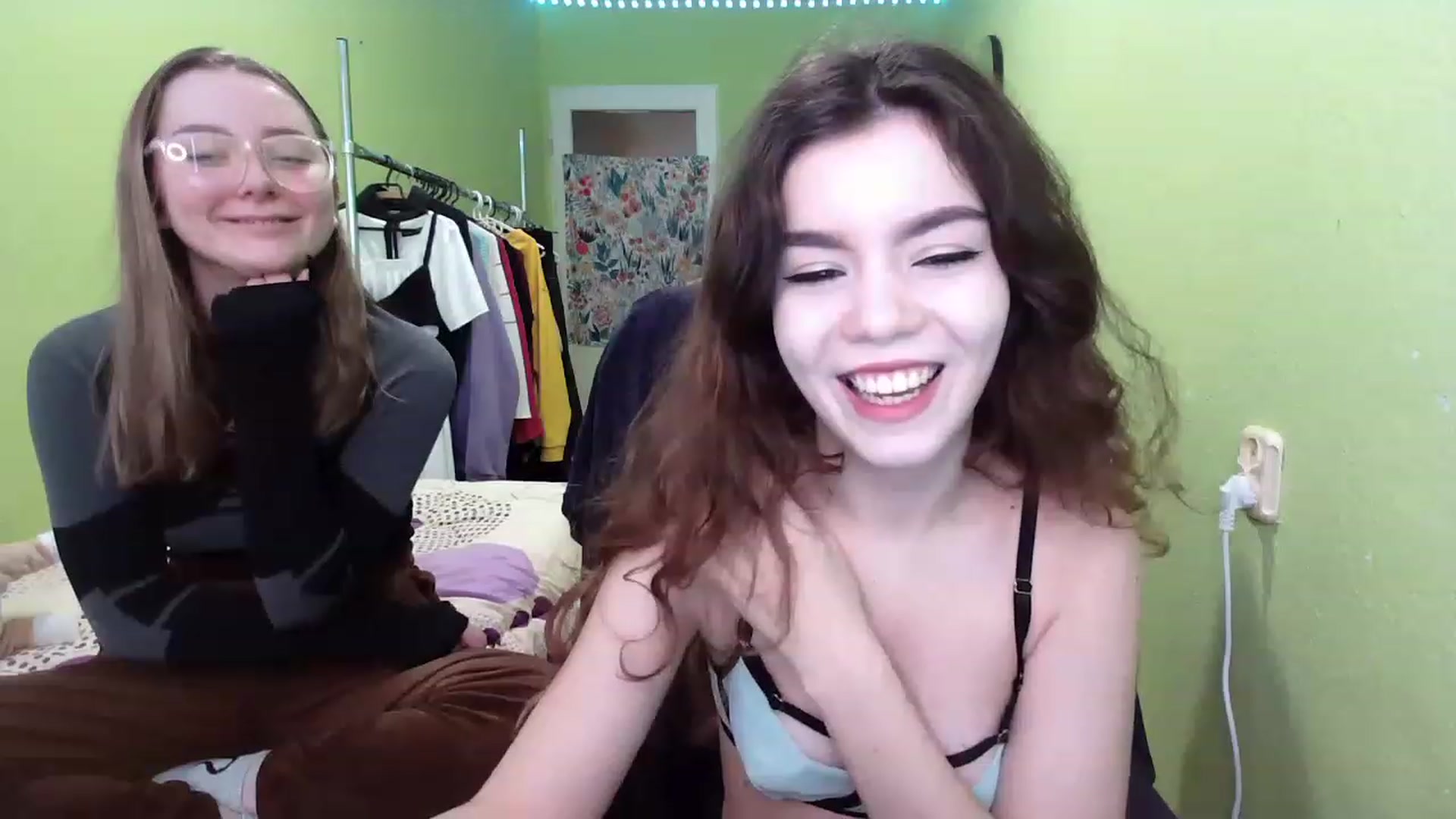 Gallery image thumbnail from So_Karry's myfreecams stream on, 12/12/2022, 13:28 image 3 of 20