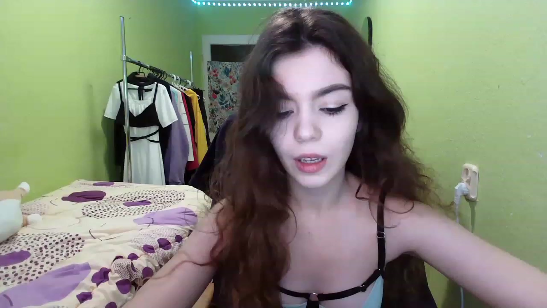 Gallery image thumbnail from So_Karry's myfreecams stream on, 12/12/2022, 14:38 image 10 of 20