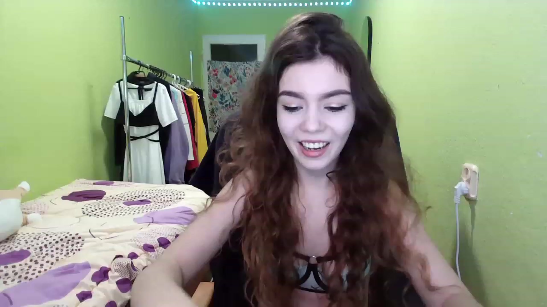 Gallery image thumbnail from So_Karry's myfreecams stream on, 12/12/2022, 14:38 image 15 of 20