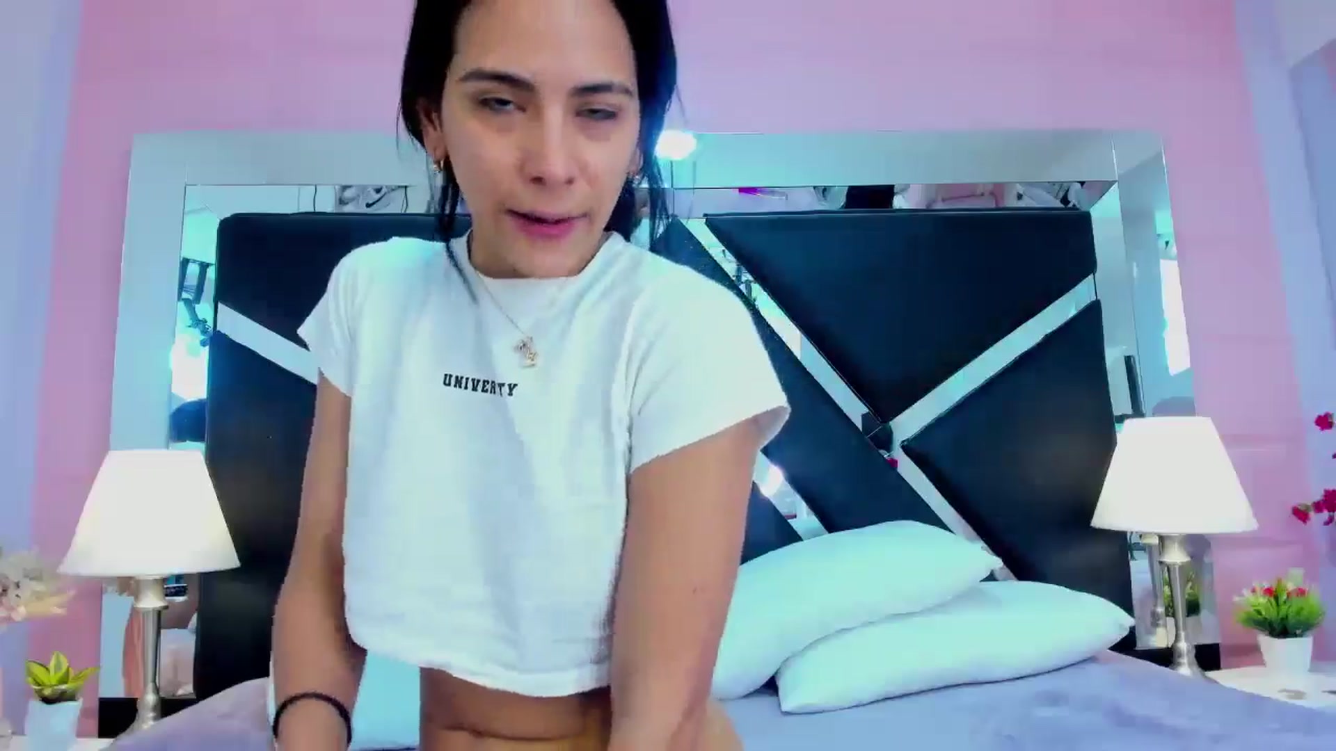 Gallery image thumbnail from SoffiTayler's myfreecams stream on, 06/02/2025, 15:46 image 11 of 20
