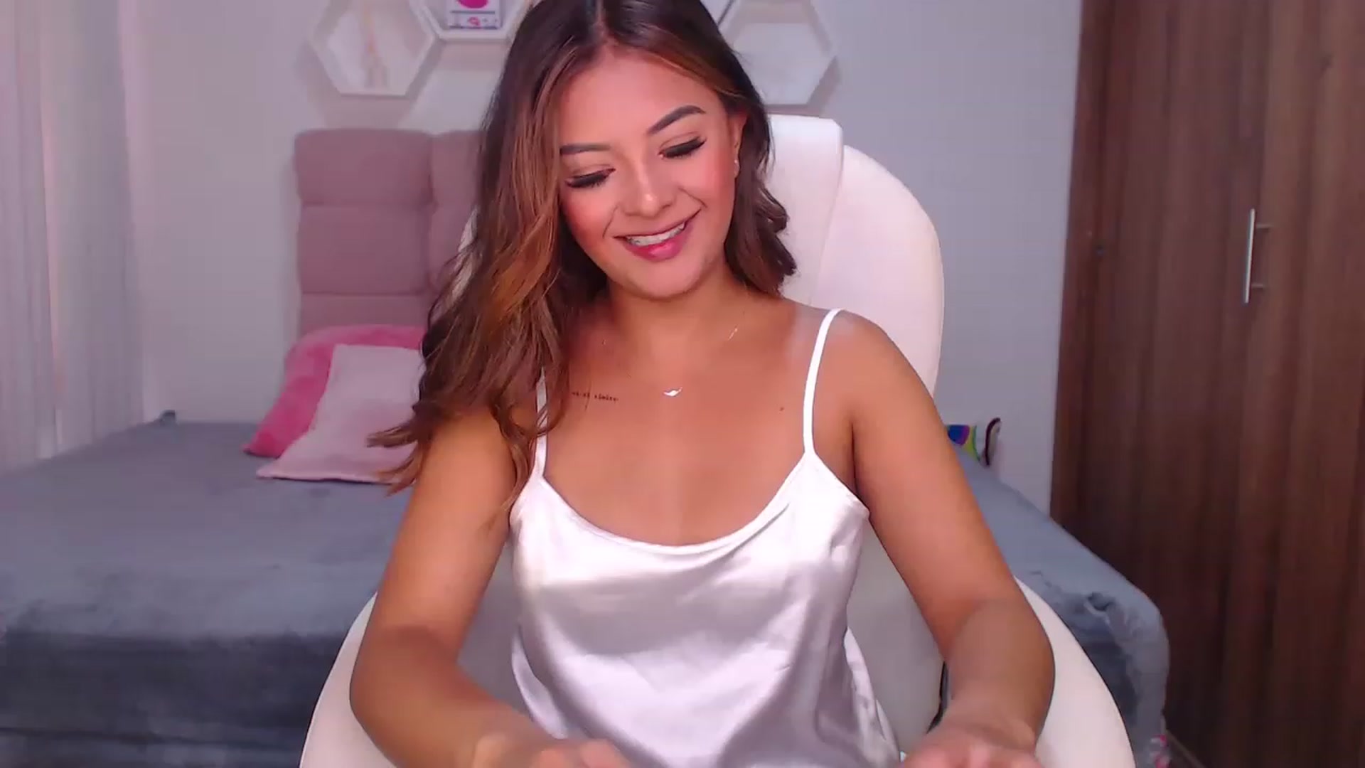 Gallery image thumbnail from Soffiee_vega1's myfreecams stream on, 11/20/2022, 15:43 image 10 of 20