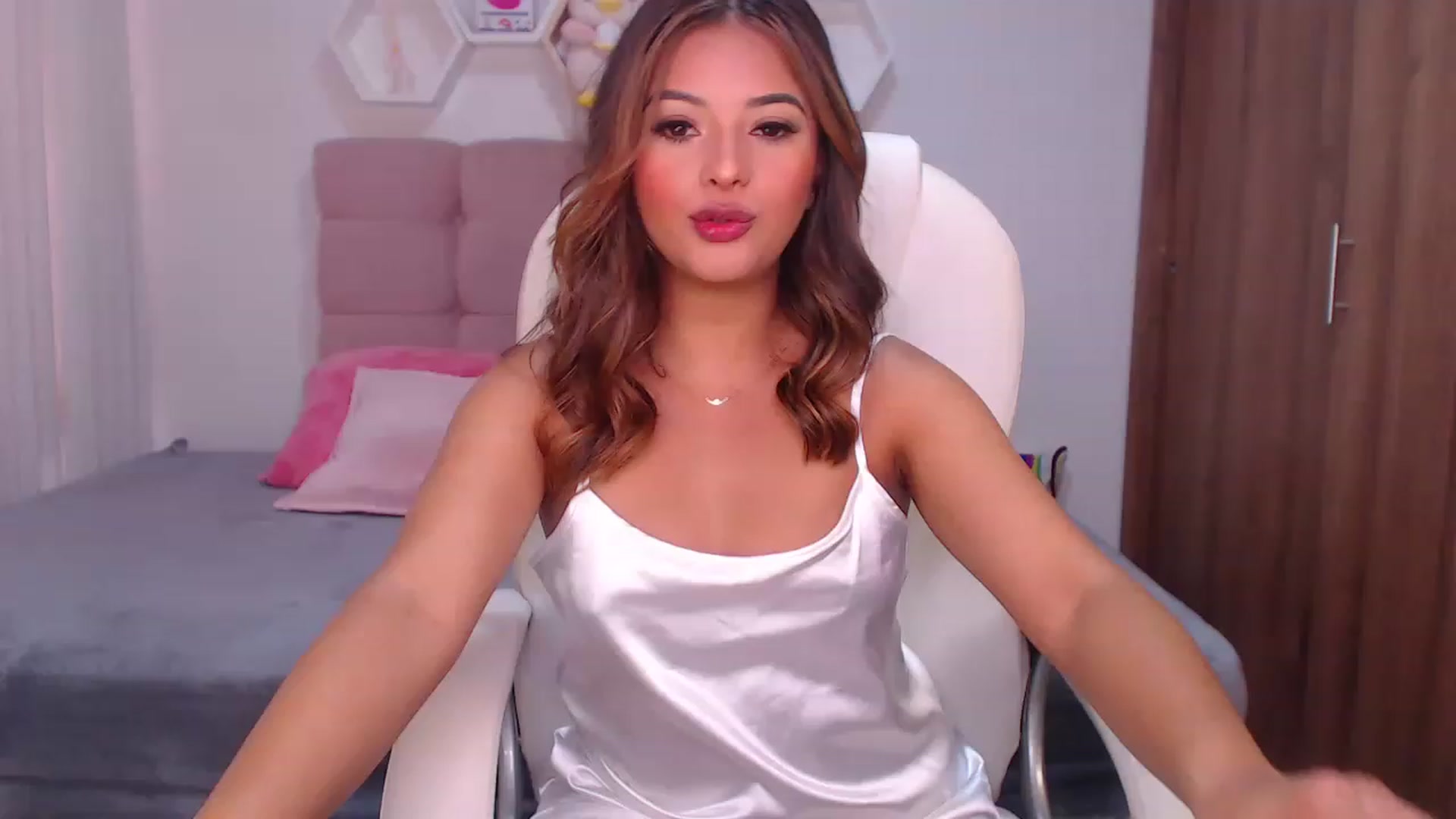 Gallery image thumbnail from Soffiee_vega1's myfreecams stream on, 11/20/2022, 15:43 image 20 of 20