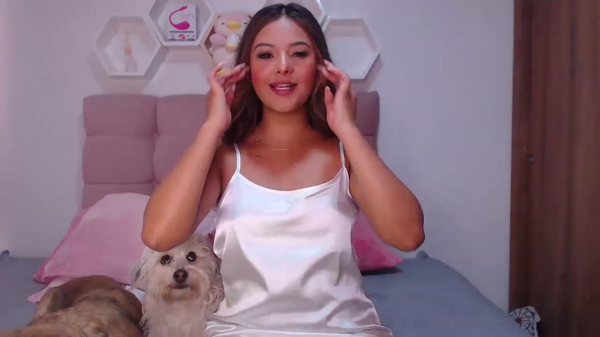 Gallery image thumbnail from Soffiee_vega1's myfreecams stream on, 11/20/2022, 19:05 image 2 of 20