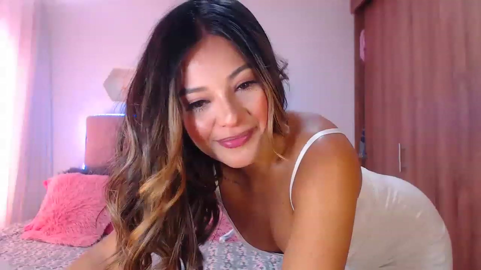 Gallery image thumbnail from Soffiee_vega1's myfreecams stream on, 06/03/2023, 15:56 image 8 of 20