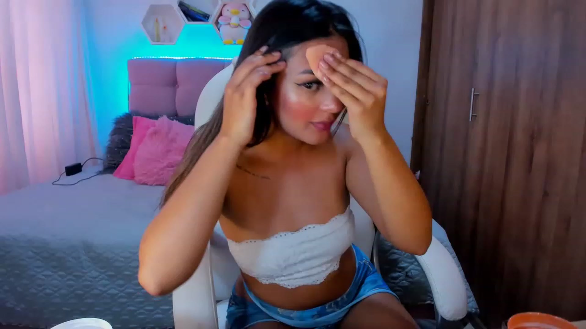Gallery image thumbnail from Soffiee_vega1's myfreecams stream on, 06/25/2023, 18:37 image 8 of 20