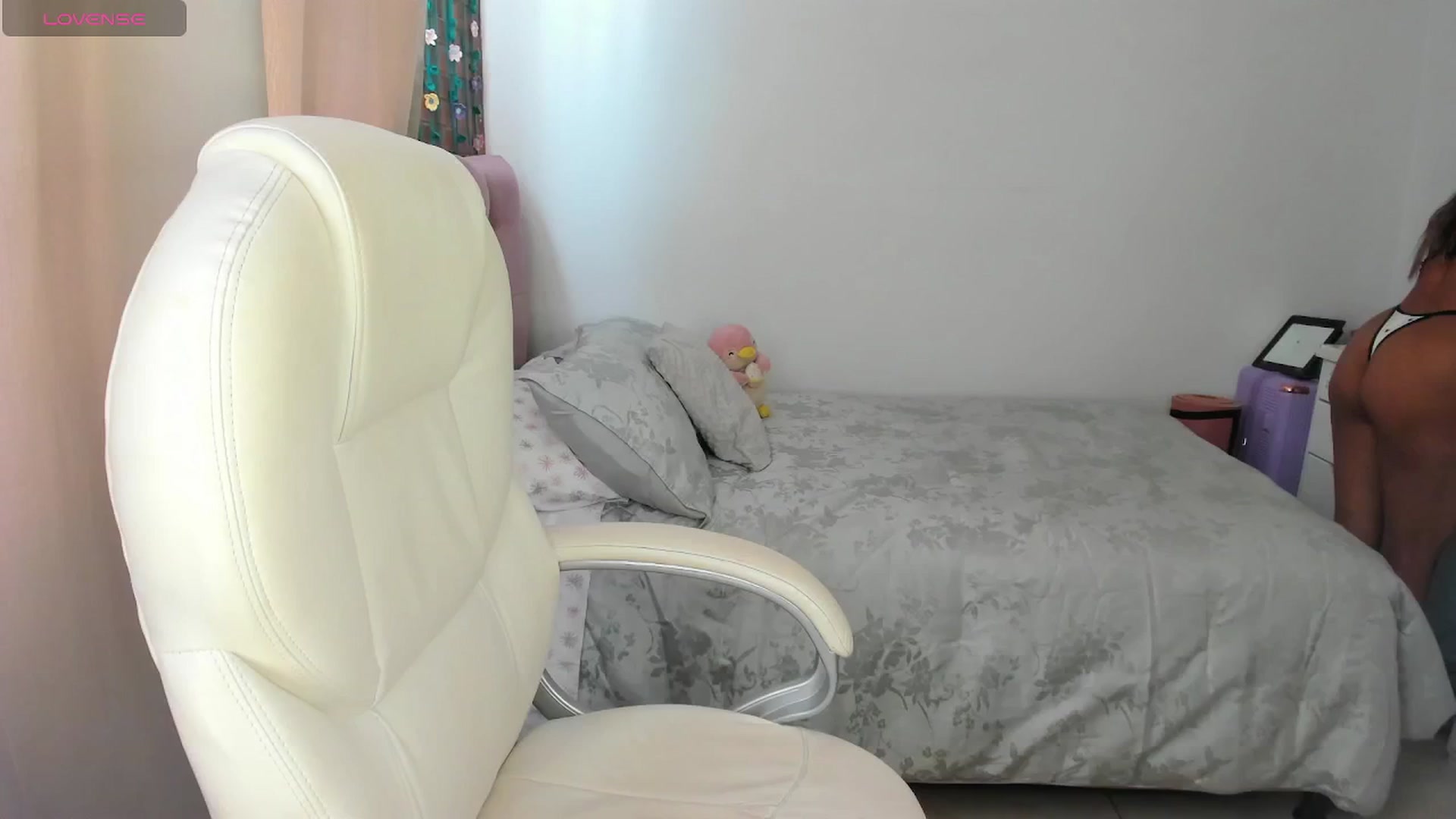 Gallery image thumbnail from Soffiee_vega1's myfreecams stream on, 12/05/2025, 18:12 image 15 of 20