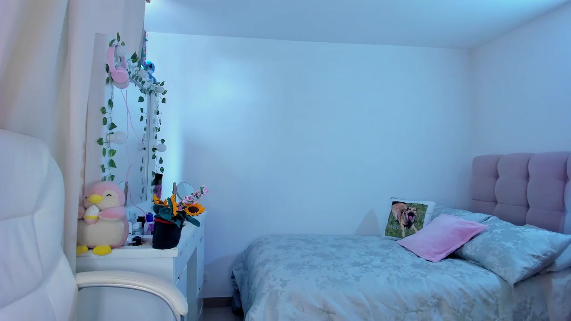 Gallery image thumbnail from Soffiee_vega1's myfreecams stream on, 04/11/2026, 18:54 image 11 of 20