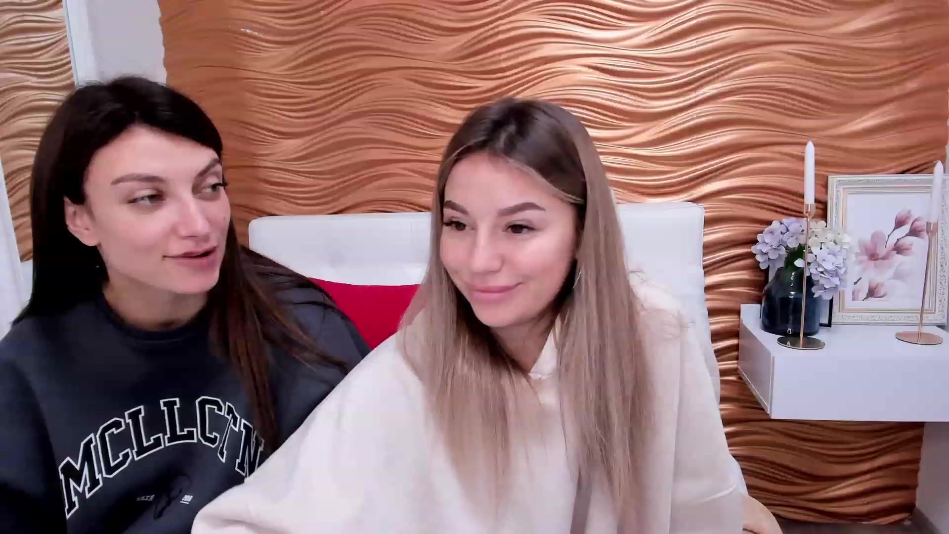Gallery image thumbnail from SofiBloom's myfreecams stream on, 11/15/2022, 12:32 image 18 of 20