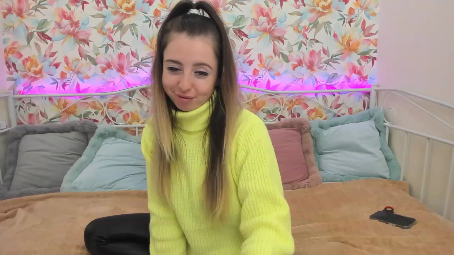 Gallery image thumbnail from SofiBloom's myfreecams stream on, 11/19/2022, 08:58 image 6 of 20