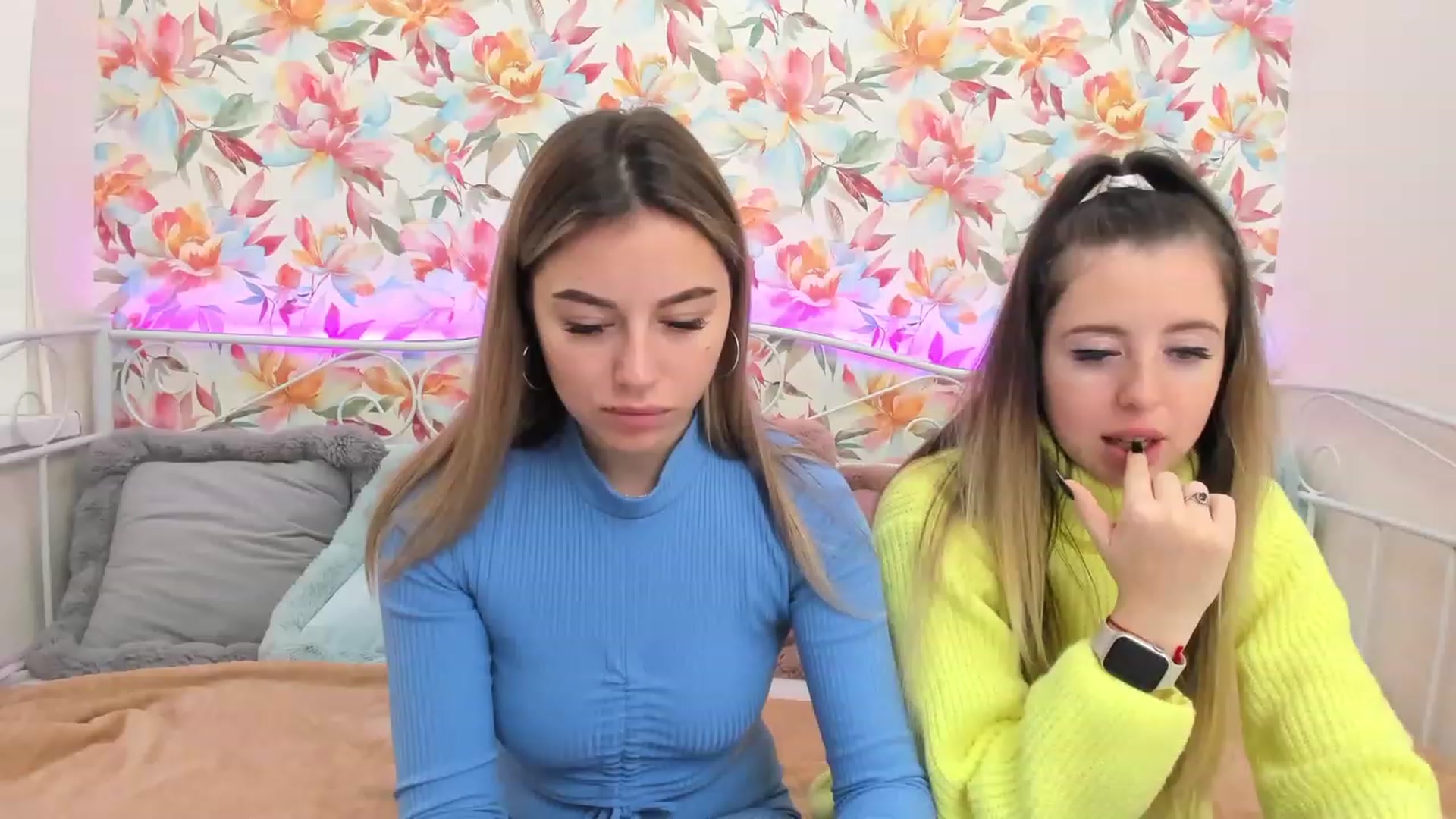 Gallery image thumbnail from SofiBloom's myfreecams stream on, 11/19/2022, 08:58 image 1 of 20