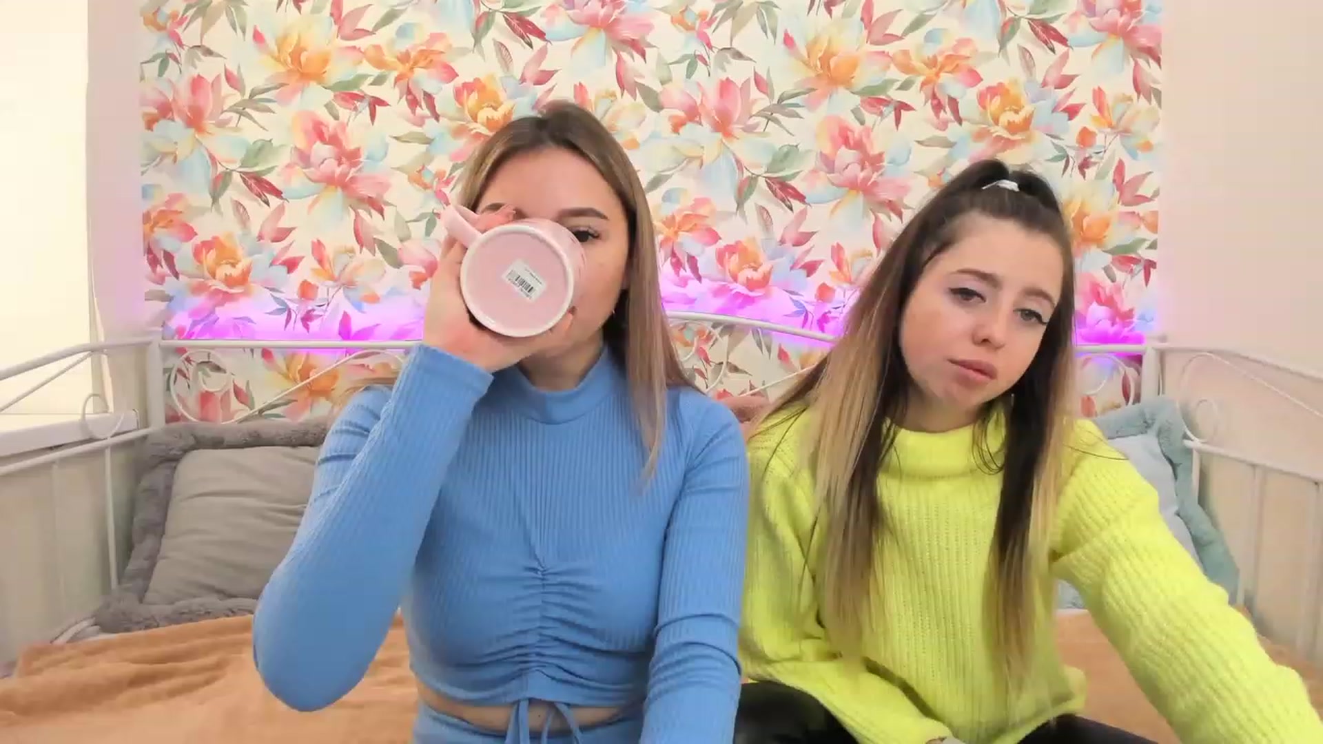 Gallery image thumbnail from SofiBloom's myfreecams stream on, 11/19/2022, 10:16 image 1 of 20