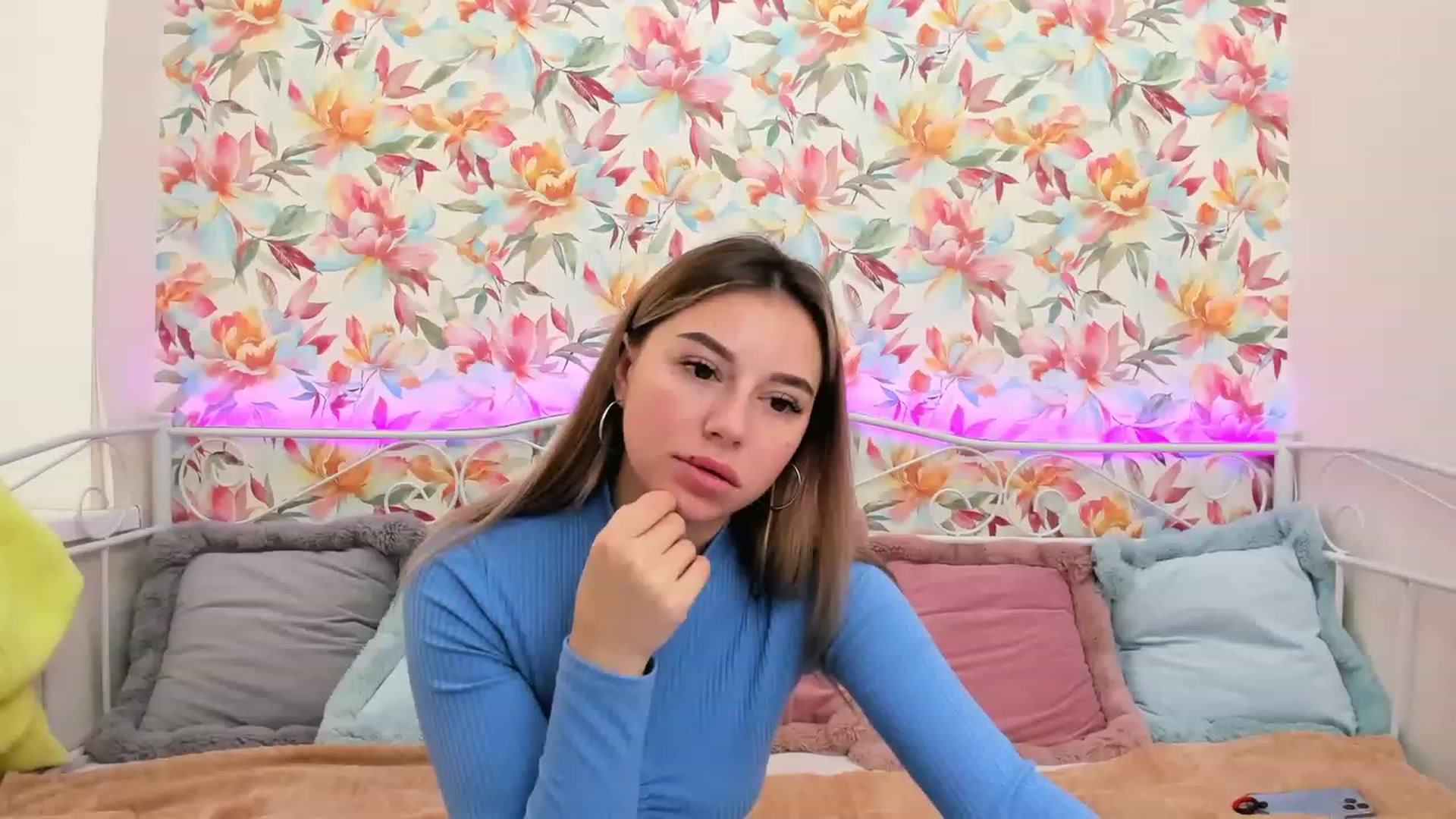 Gallery image thumbnail from SofiBloom's myfreecams stream on, 11/19/2022, 10:51 image 9 of 20