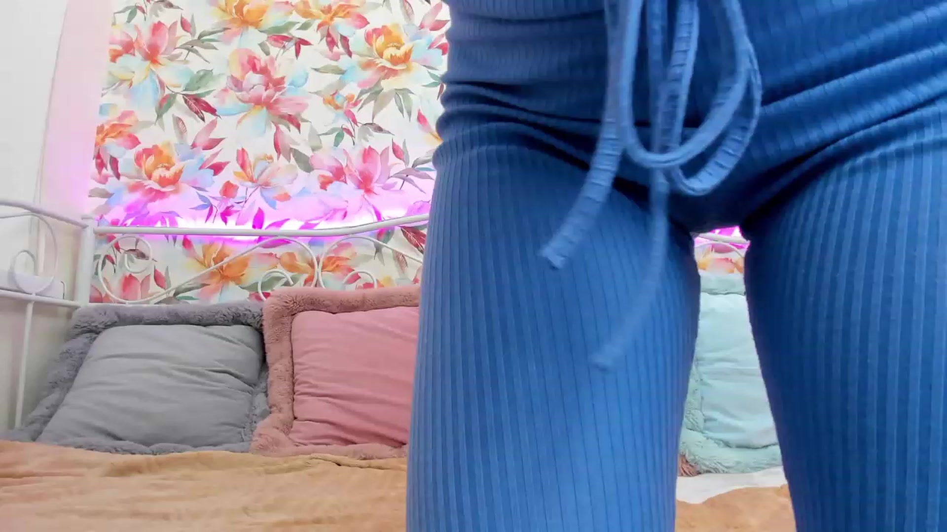 Gallery image thumbnail from SofiBloom's myfreecams stream on, 11/19/2022, 12:59 image 4 of 20