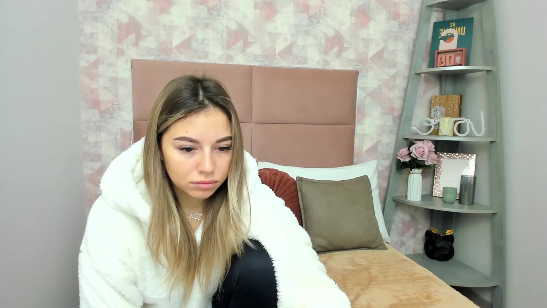 Gallery image thumbnail from SofiBloom's myfreecams stream on, 11/25/2022, 07:11 image 7 of 20
