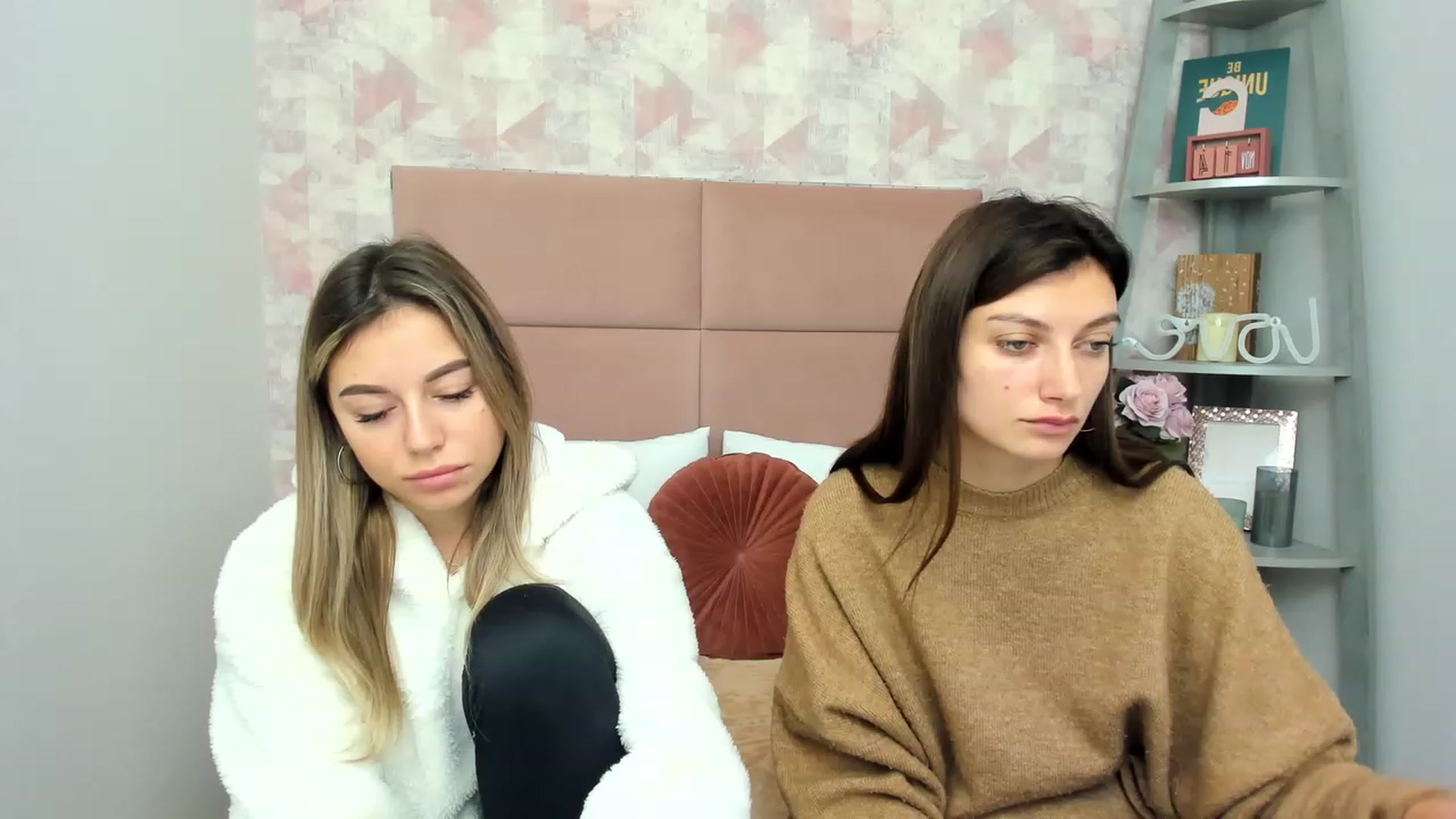 Gallery image thumbnail from SofiBloom's myfreecams stream on, 11/25/2022, 09:21 image 16 of 20