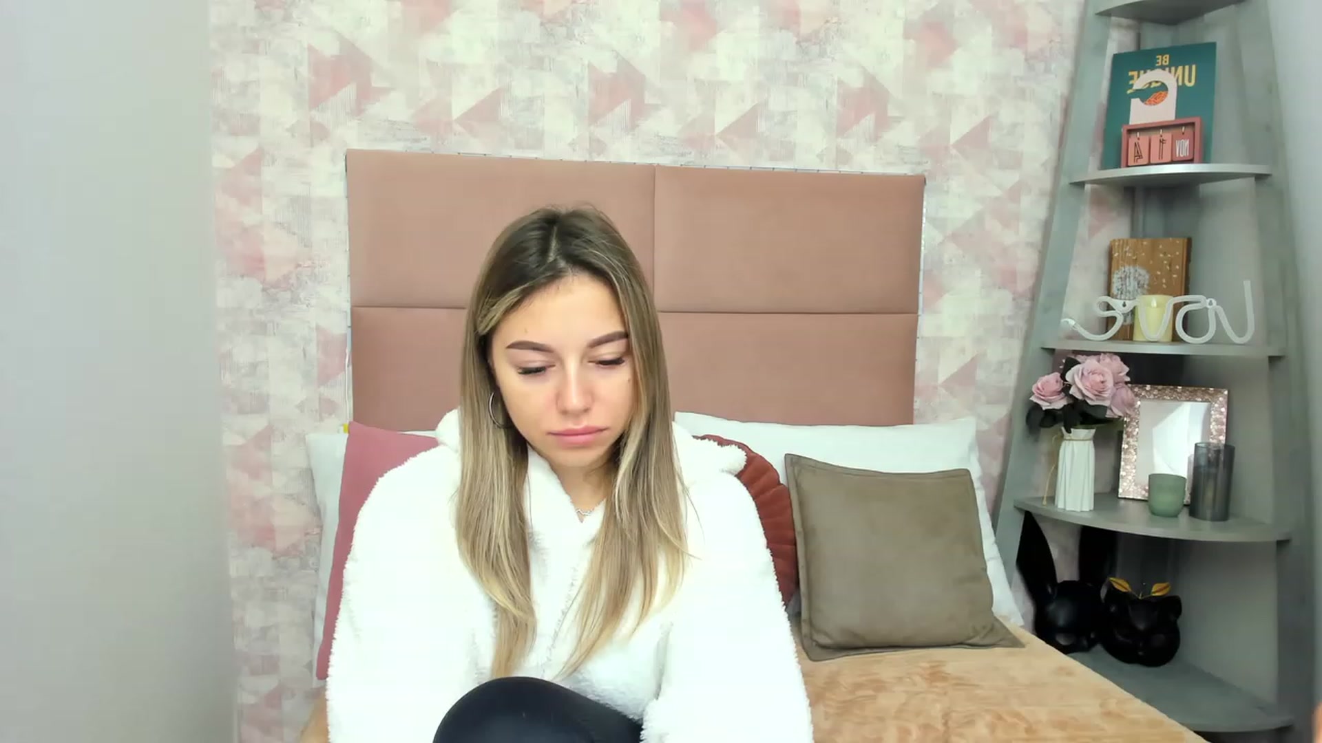 Gallery image thumbnail from SofiBloom's myfreecams stream on, 11/25/2022, 10:53 image 6 of 20