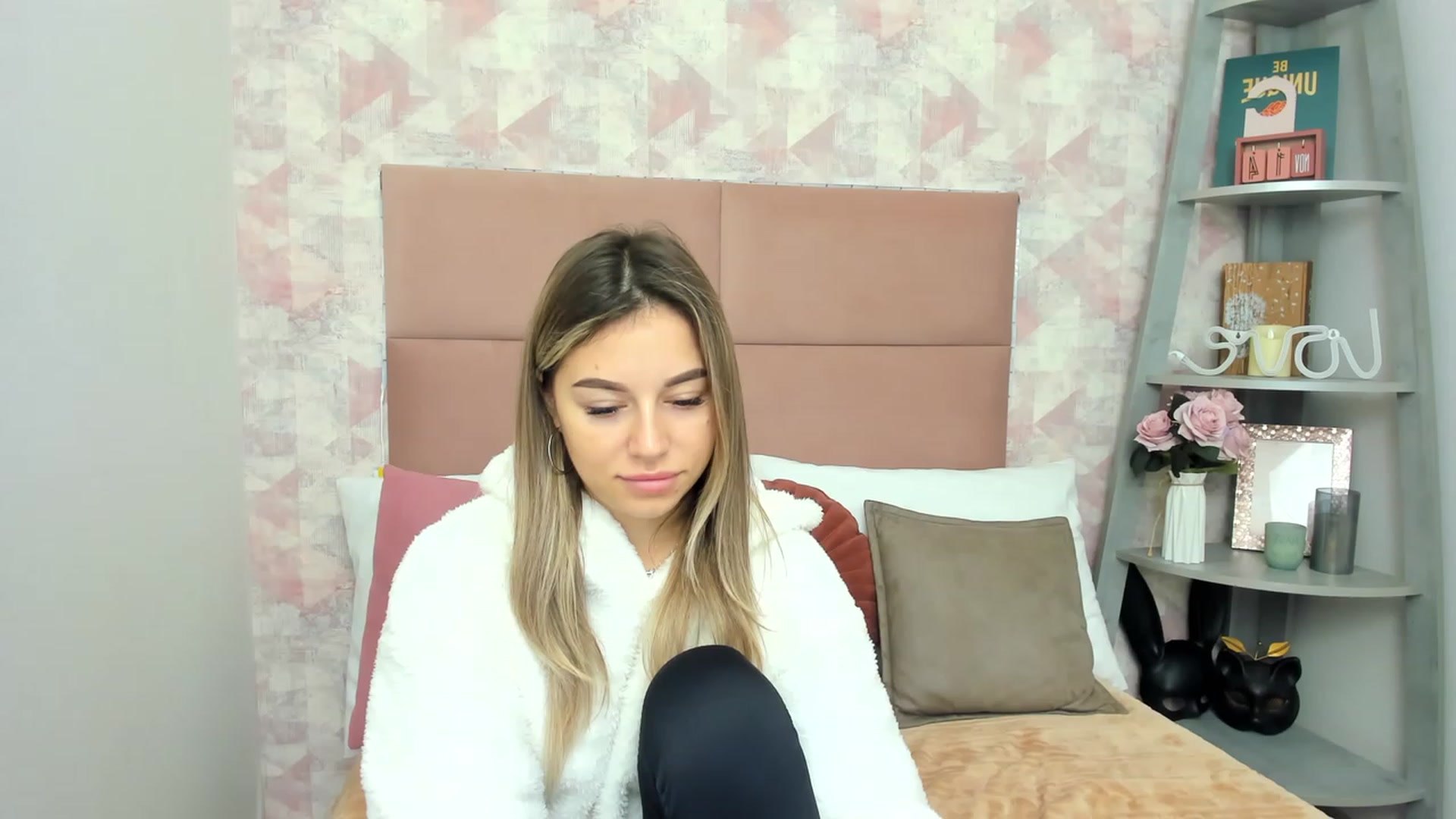 Gallery image thumbnail from SofiBloom's myfreecams stream on, 11/25/2022, 10:53 image 2 of 20