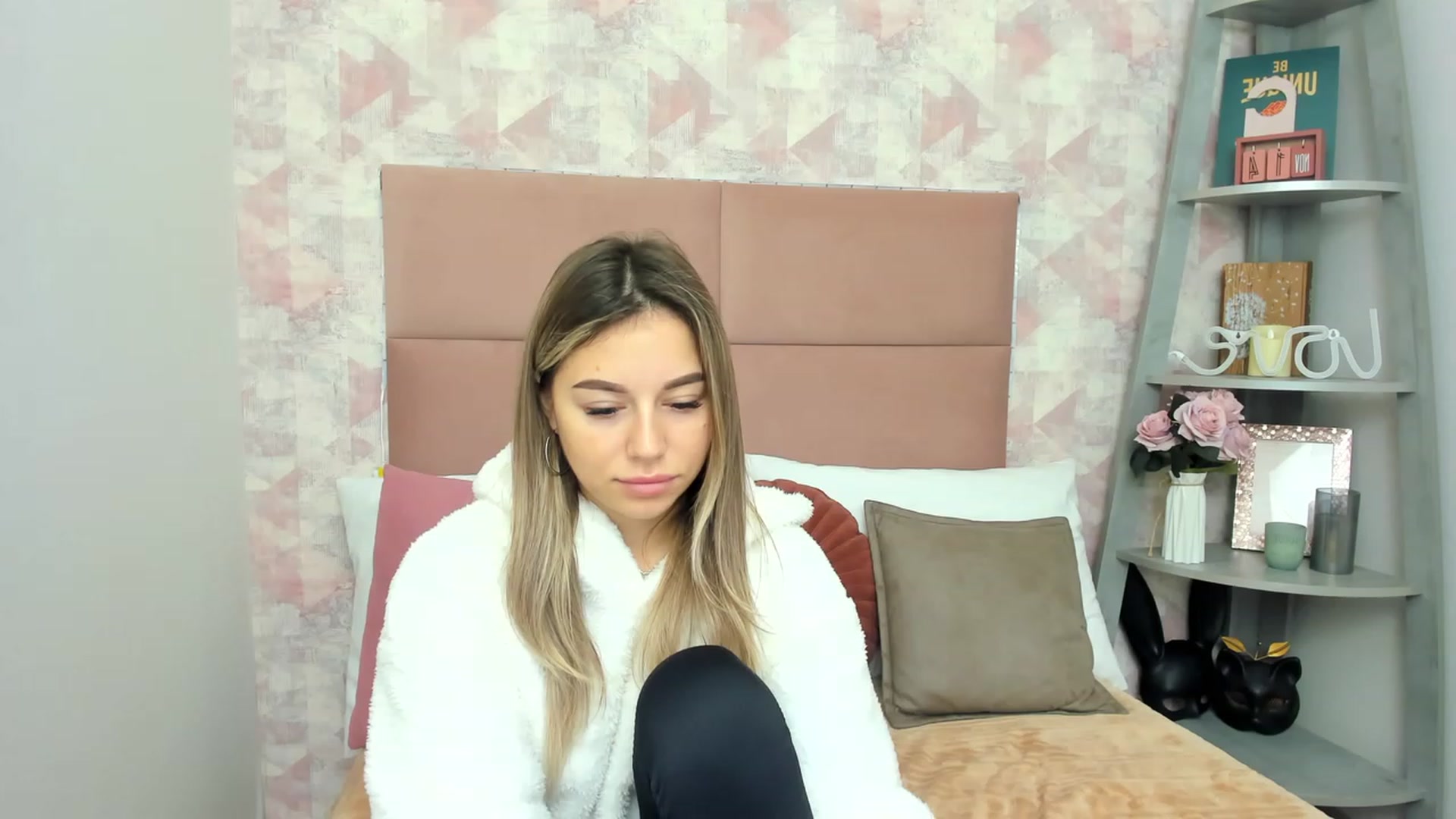 Gallery image thumbnail from SofiBloom's myfreecams stream on, 11/25/2022, 10:53 image 5 of 20