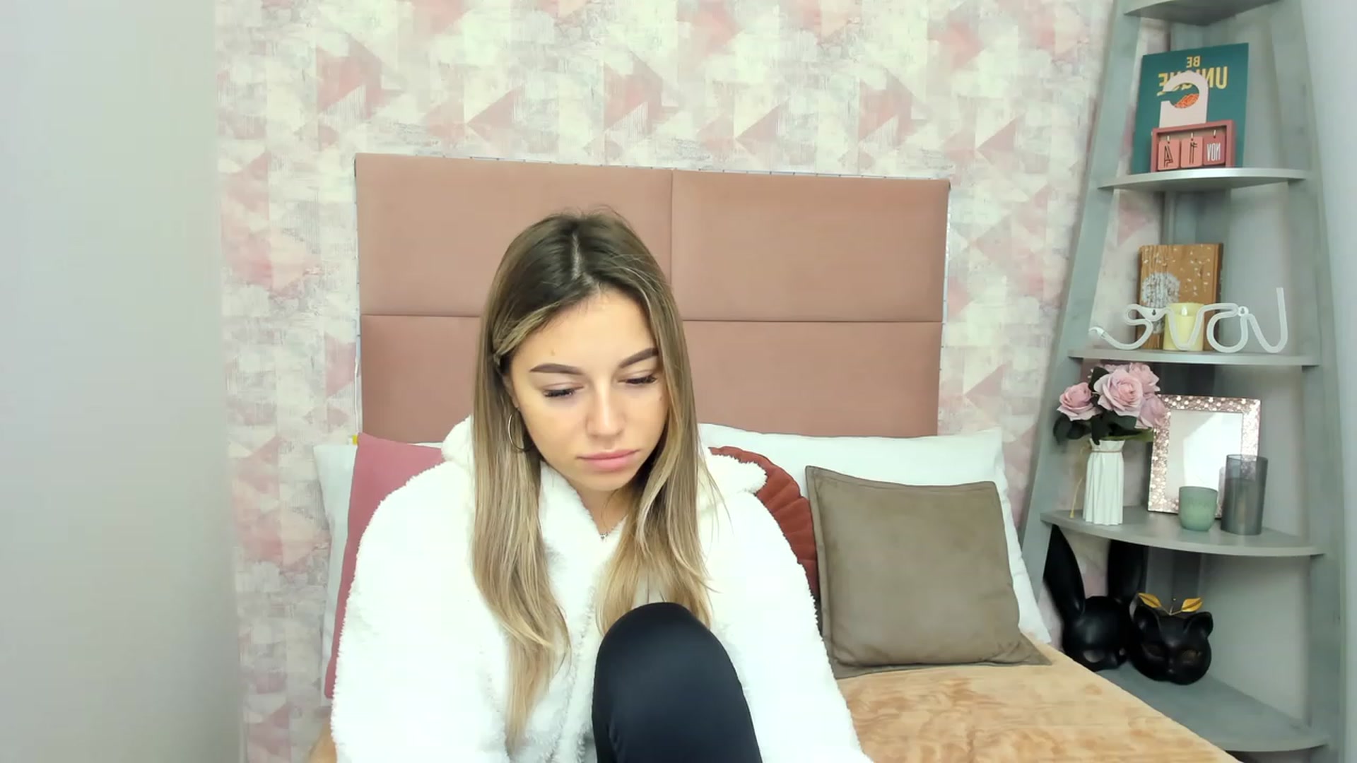 Gallery image thumbnail from SofiBloom's myfreecams stream on, 11/25/2022, 10:53 image 1 of 20