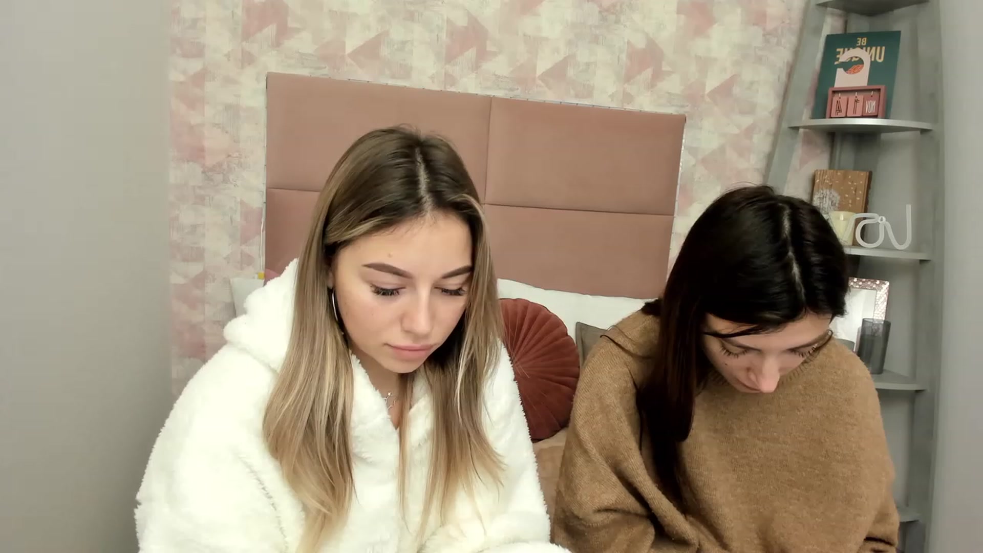 Gallery image thumbnail from SofiBloom's myfreecams stream on, 11/25/2022, 13:00 image 16 of 20
