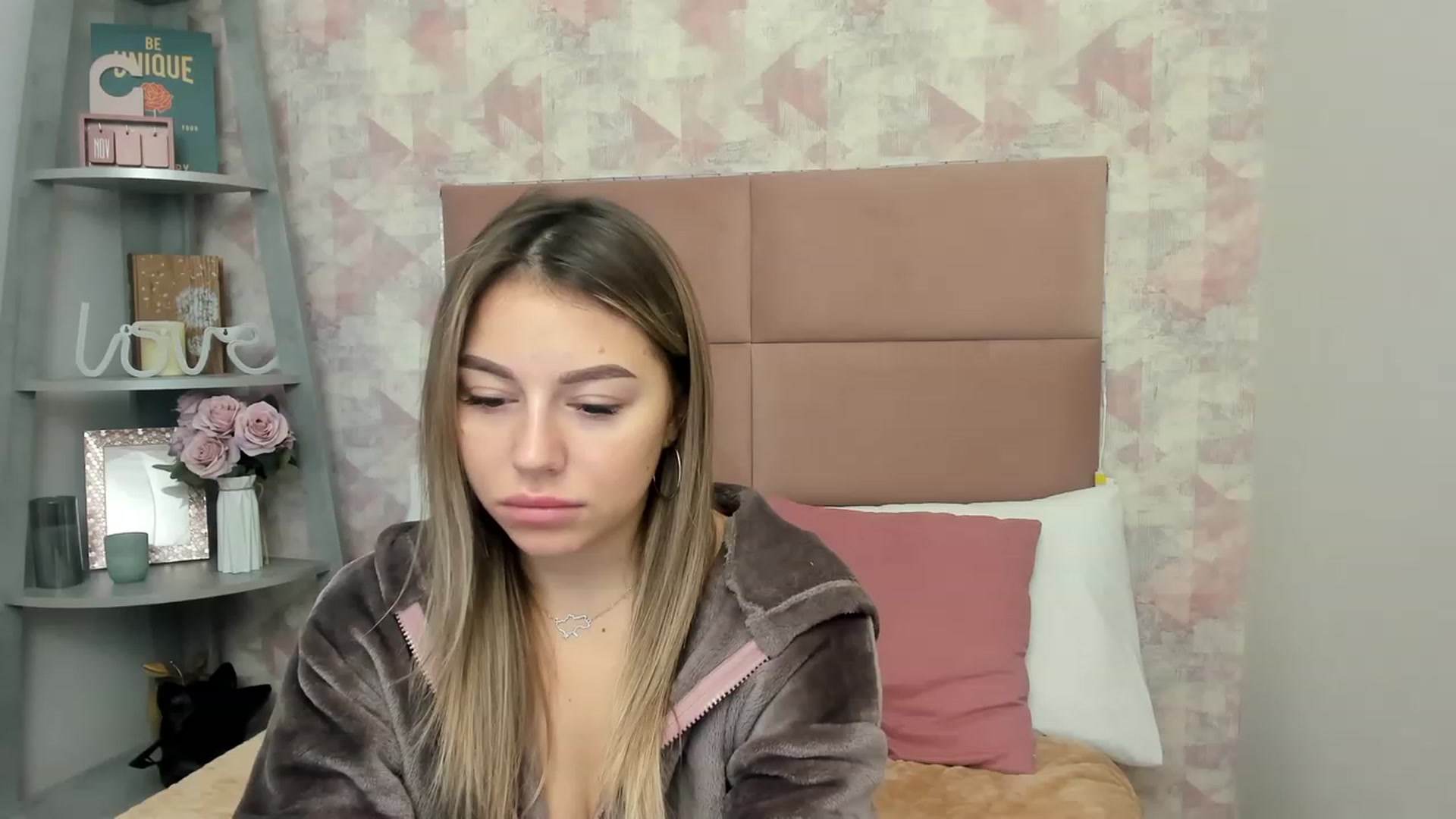 Gallery image thumbnail from SofiBloom's myfreecams stream on, 12/01/2022, 09:39 image 6 of 20