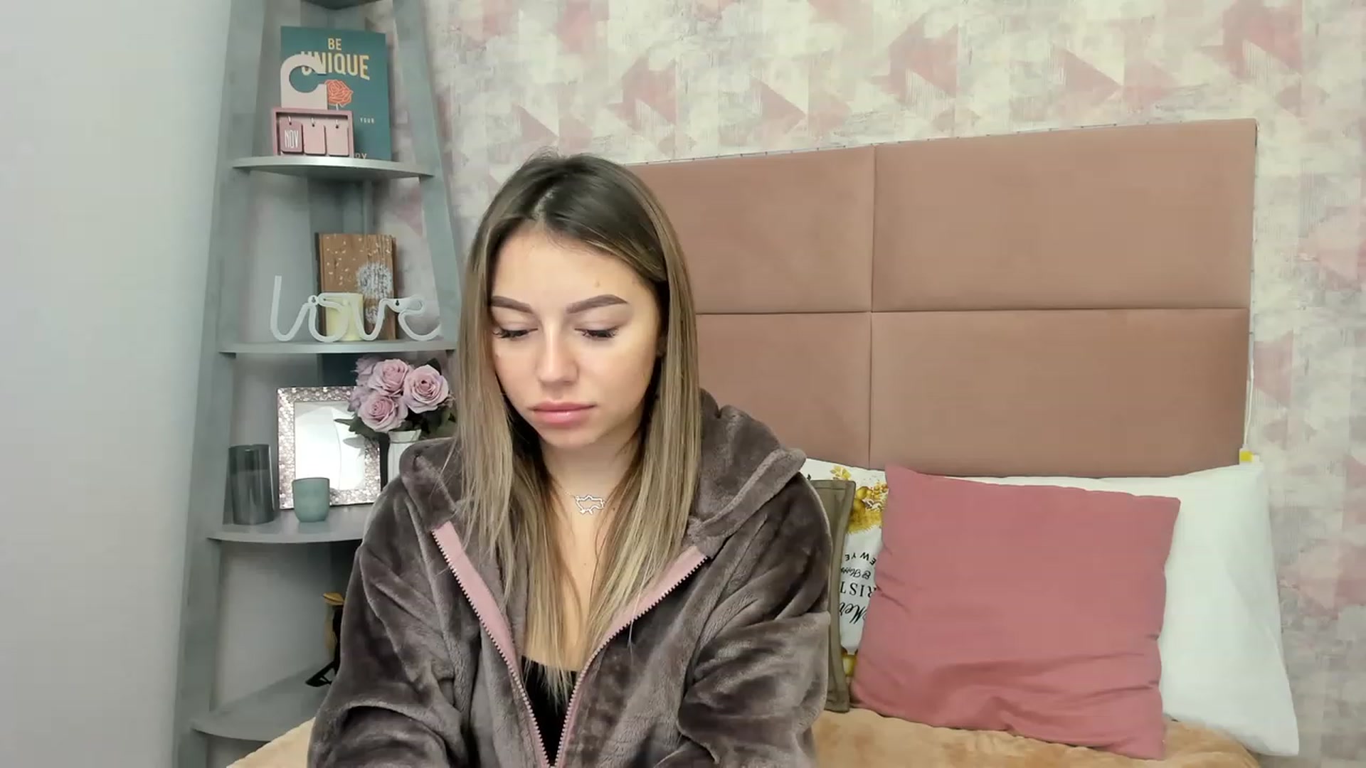 Gallery image thumbnail from SofiBloom's myfreecams stream on, 12/01/2022, 09:39 image 11 of 20