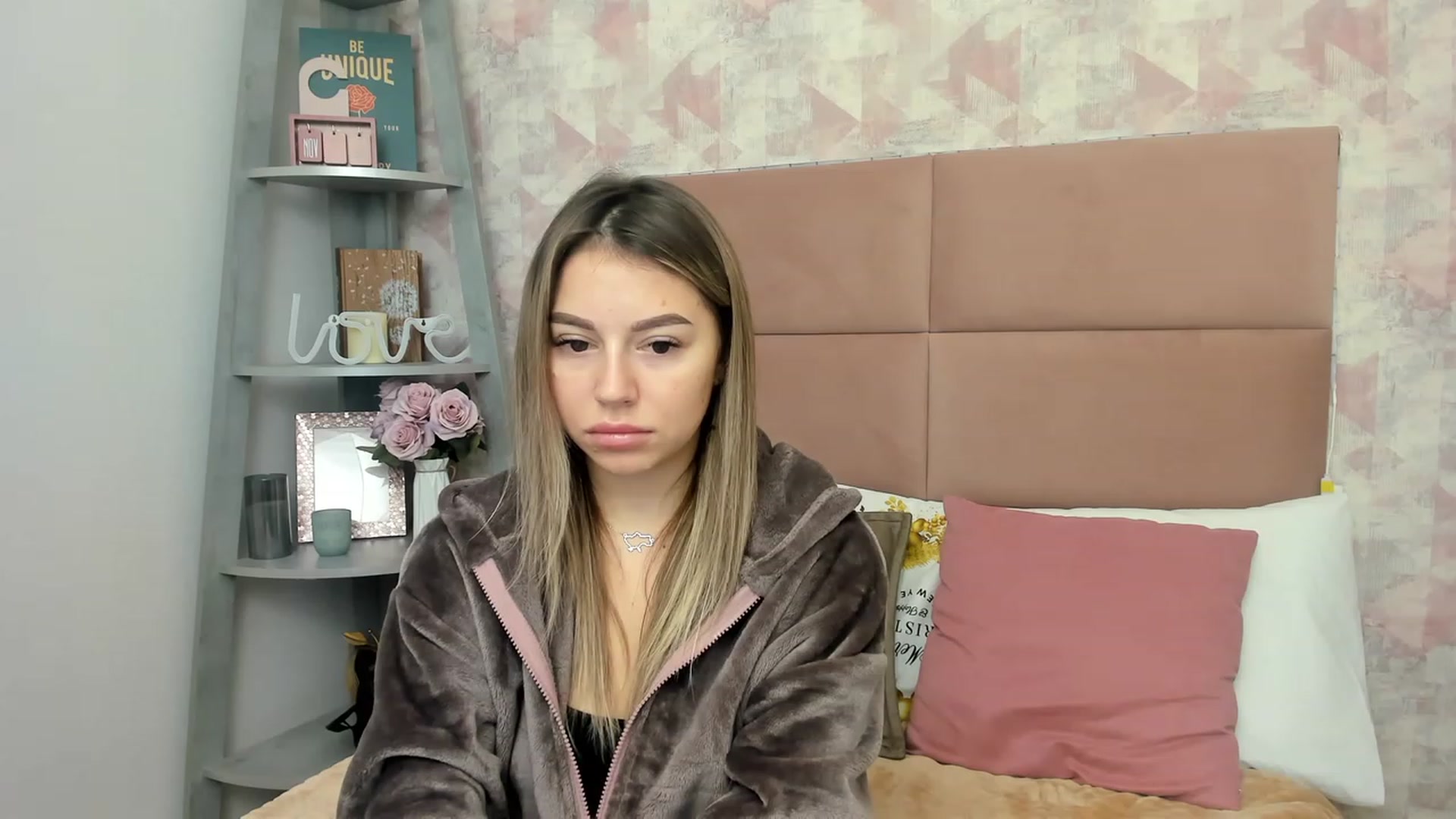Gallery image thumbnail from SofiBloom's myfreecams stream on, 12/01/2022, 09:39 image 13 of 20