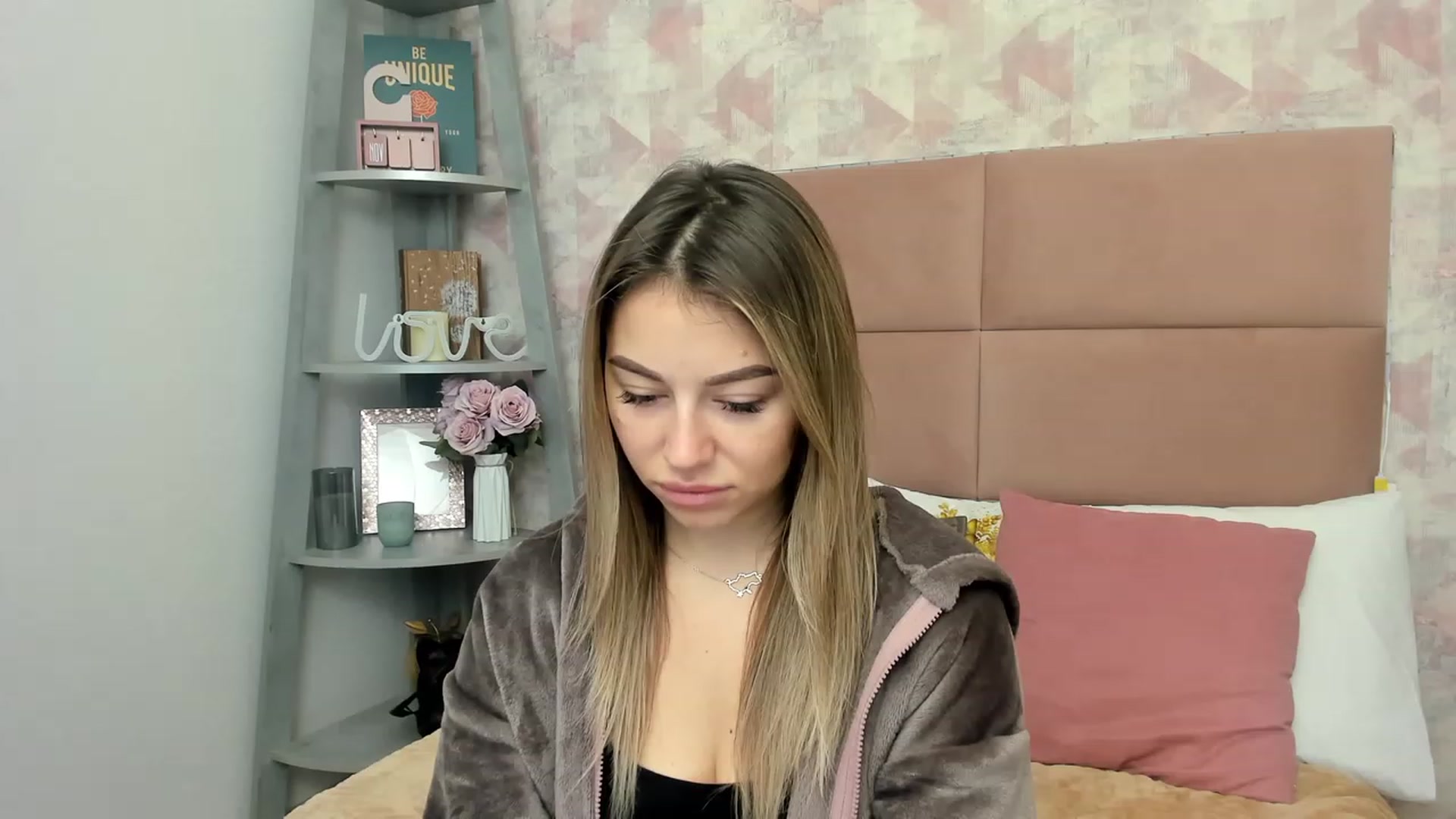 Gallery image thumbnail from SofiBloom's myfreecams stream on, 12/01/2022, 11:44 image 1 of 20