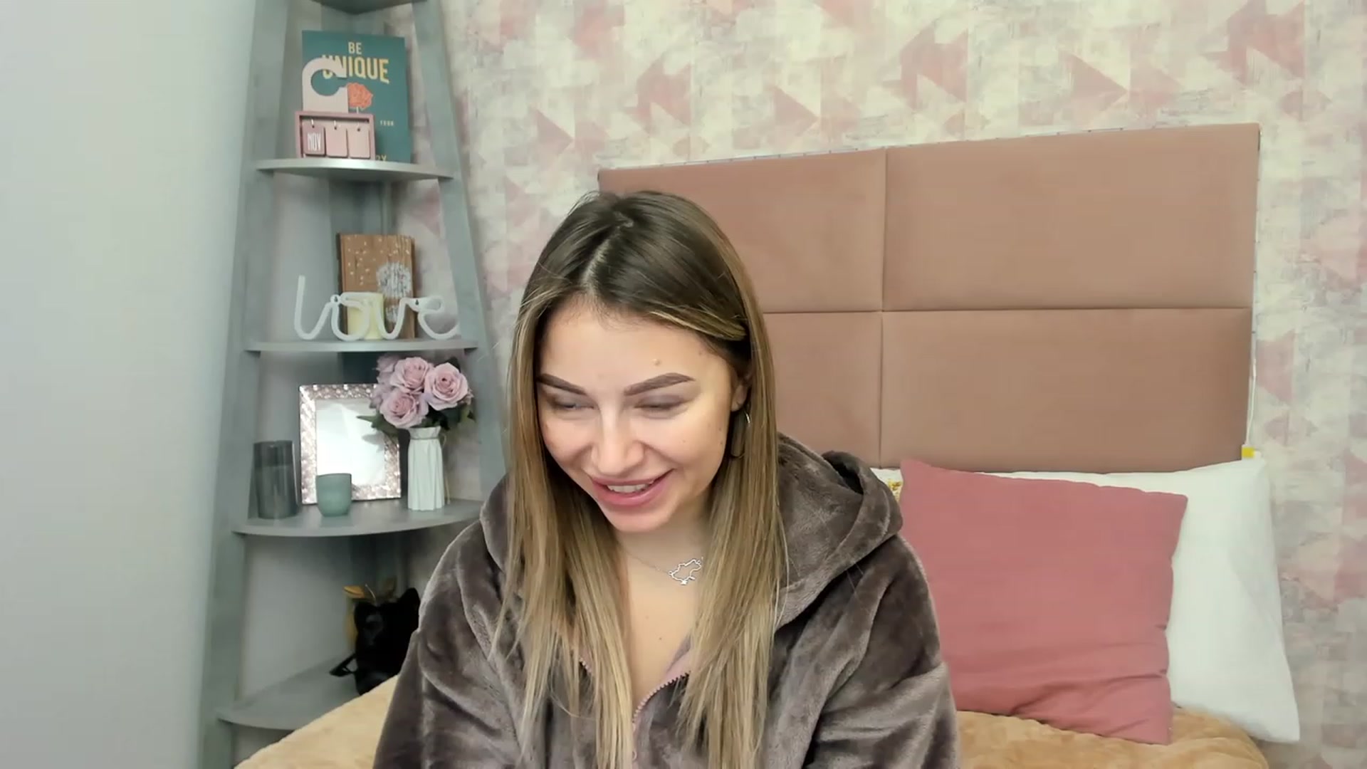 Gallery image thumbnail from SofiBloom's myfreecams stream on, 12/01/2022, 11:44 image 6 of 20
