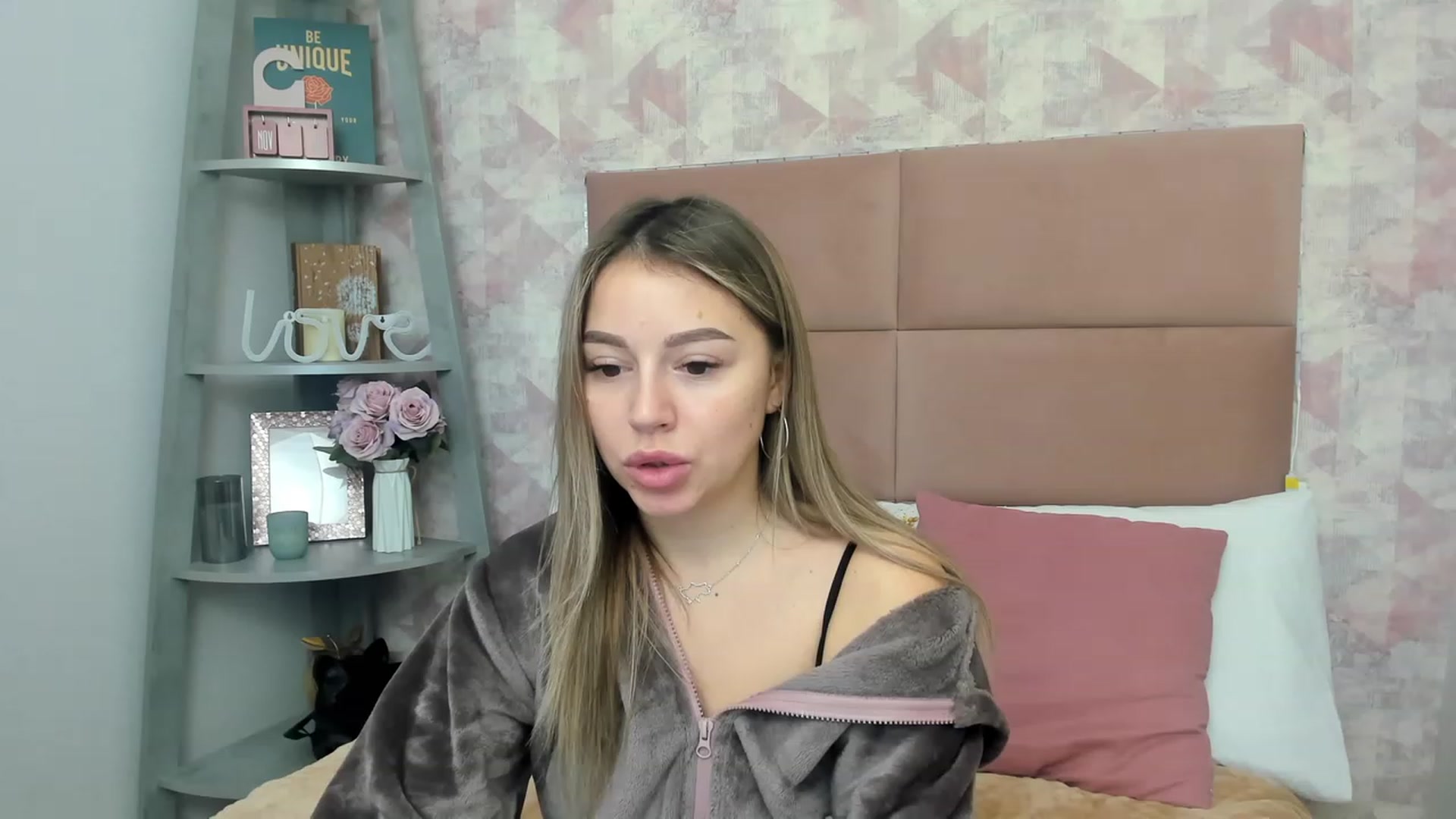 Gallery image thumbnail from SofiBloom's myfreecams stream on, 12/01/2022, 11:44 image 20 of 20