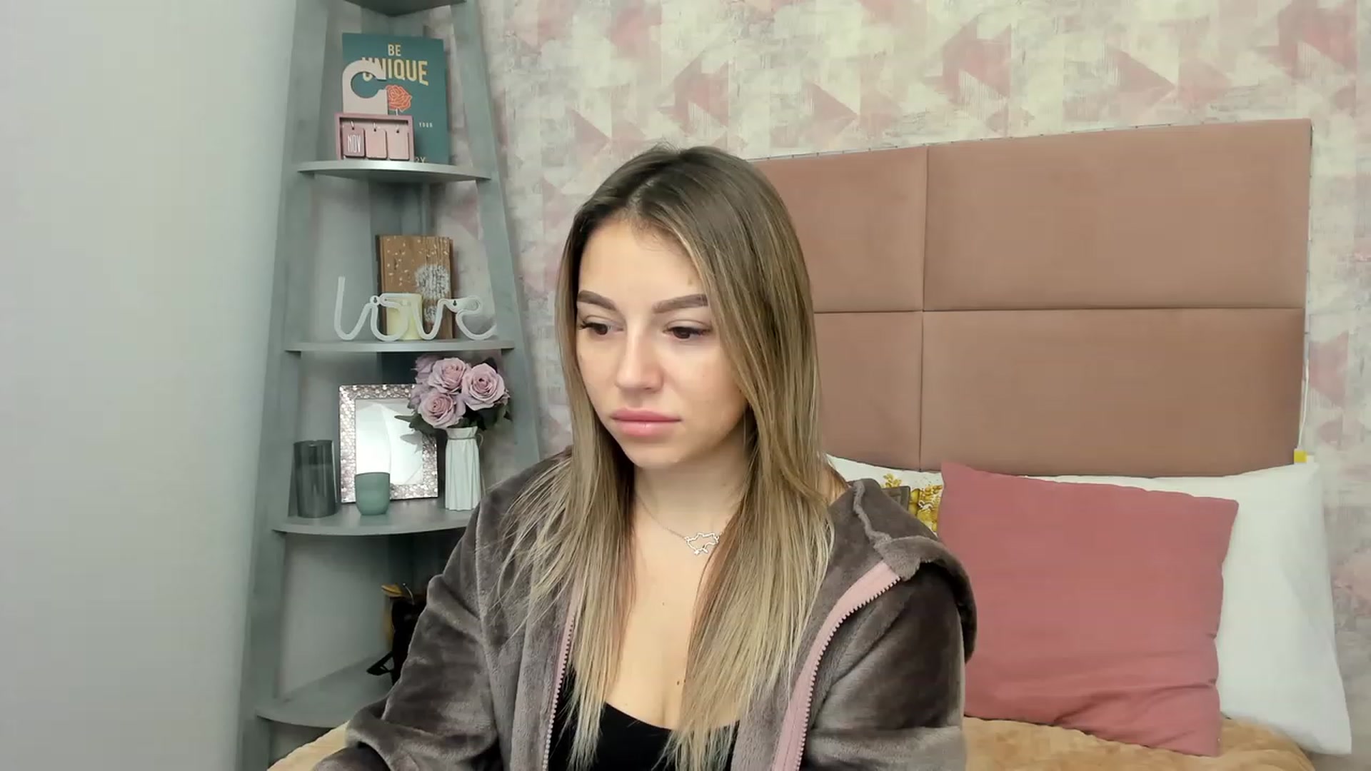 Gallery image thumbnail from SofiBloom's myfreecams stream on, 12/01/2022, 11:44 image 2 of 20