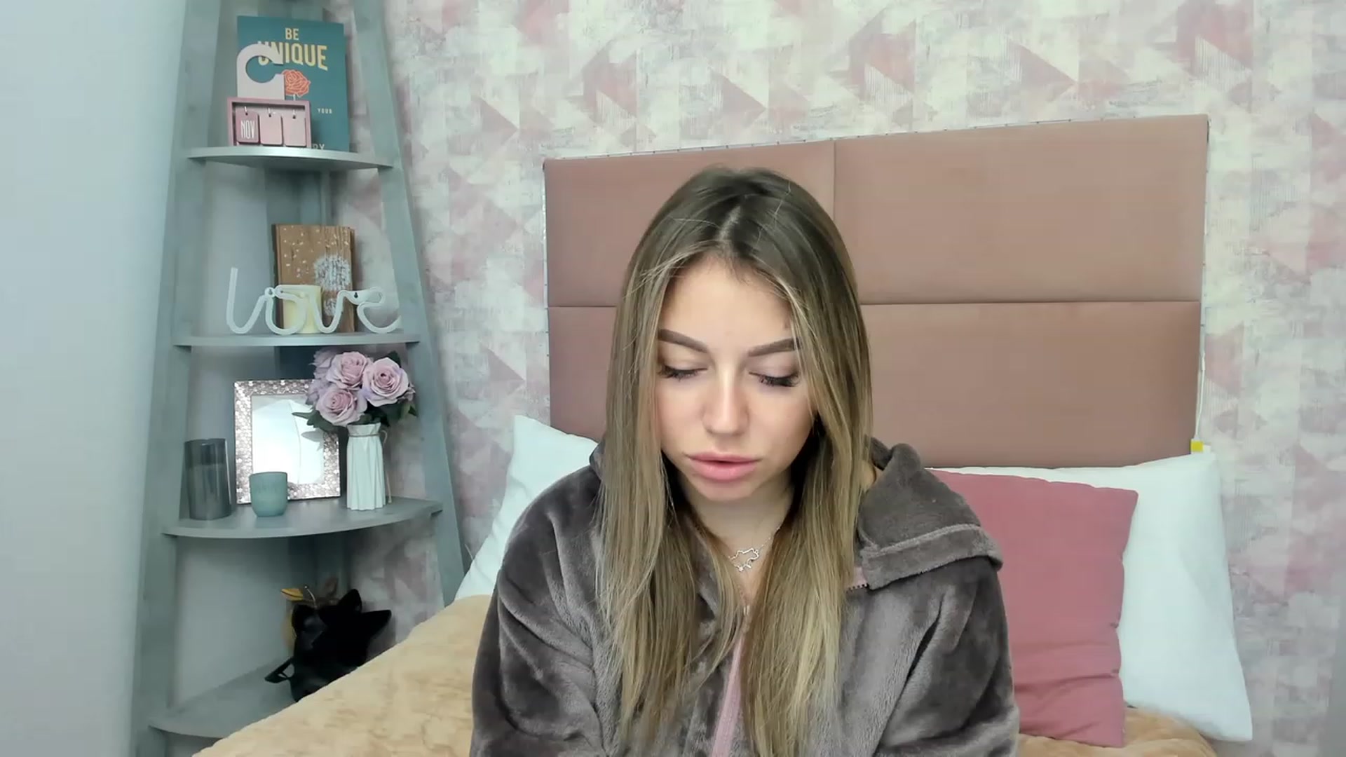 Gallery image thumbnail from SofiBloom's myfreecams stream on, 12/01/2022, 11:59 image 11 of 20