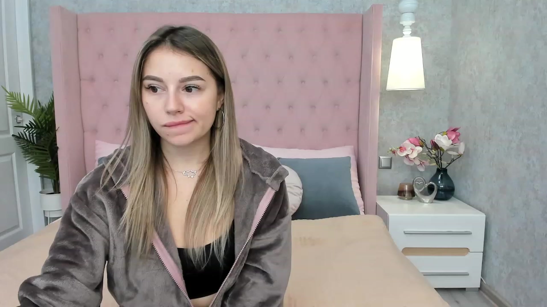 Gallery image thumbnail from SofiBloom's myfreecams stream on, 12/01/2022, 13:52 image 3 of 20