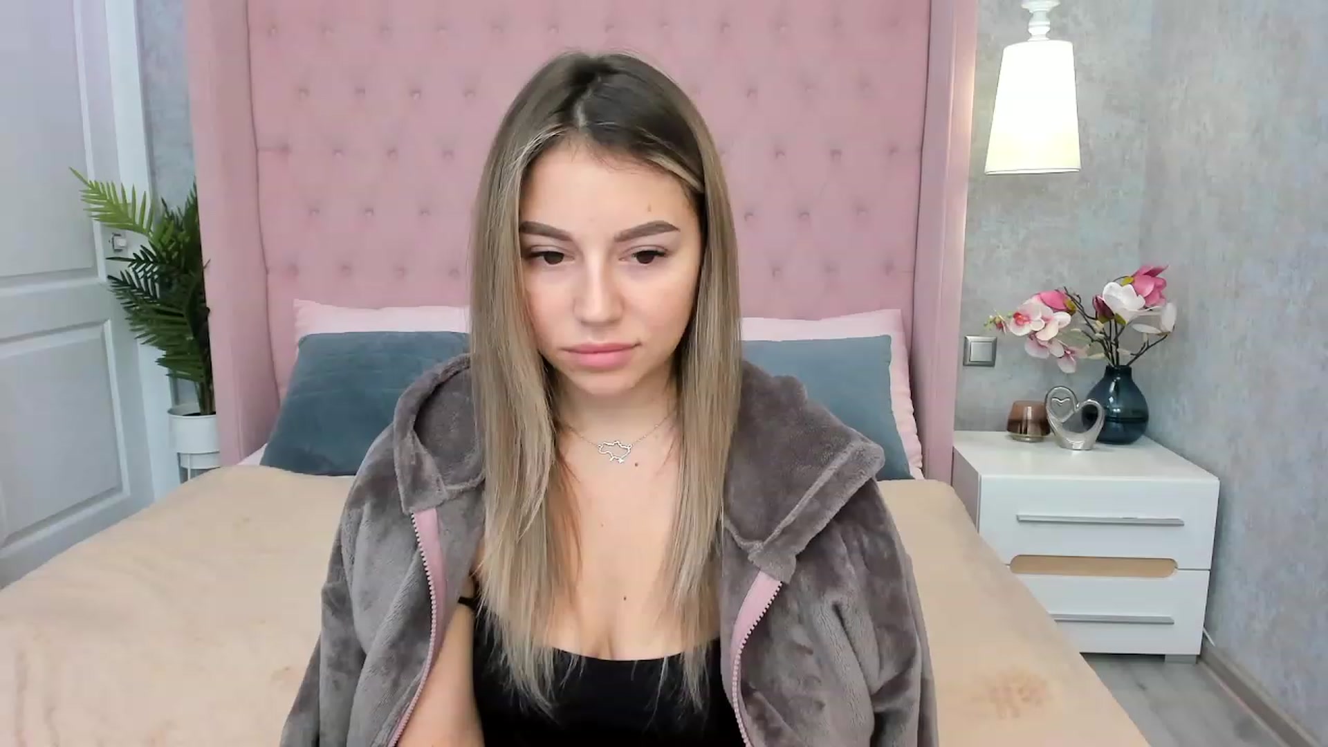 Gallery image thumbnail from SofiBloom's myfreecams stream on, 12/01/2022, 16:00 image 4 of 20