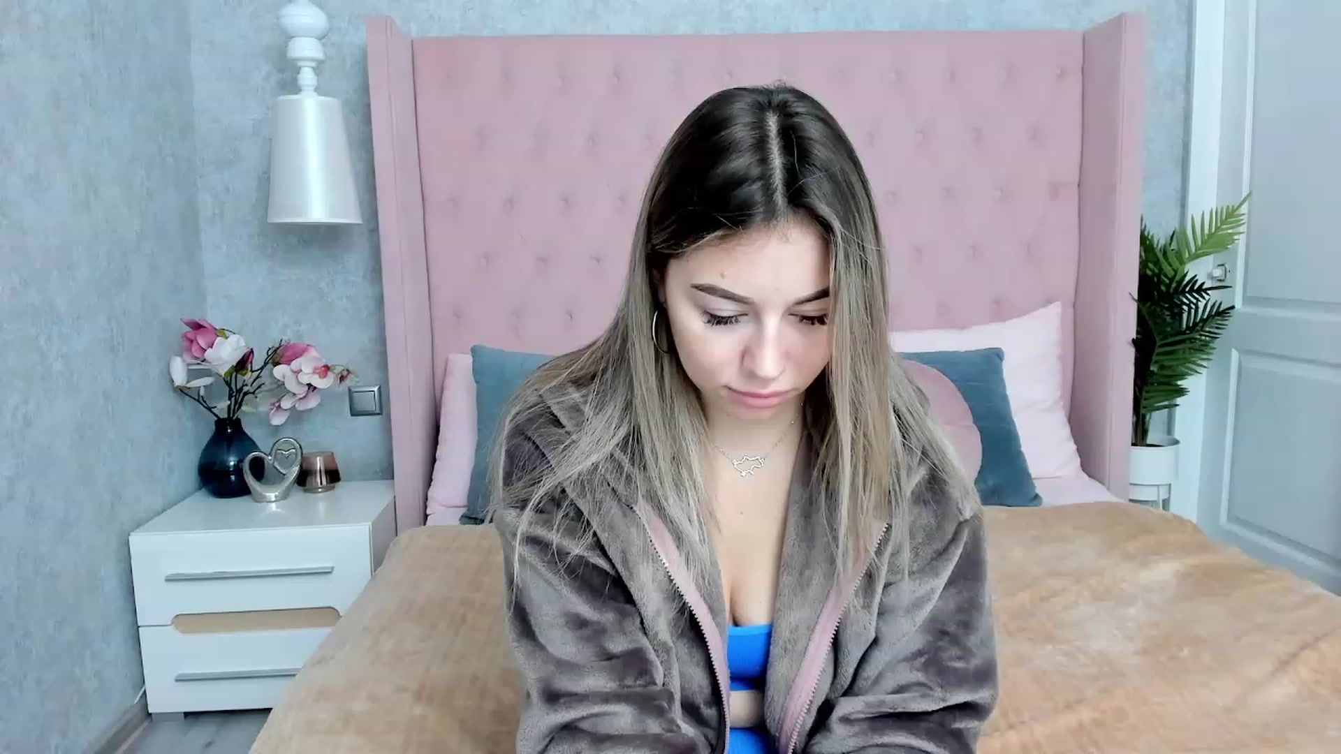 Gallery image thumbnail from SofiBloom's myfreecams stream on, 12/02/2022, 07:29 image 10 of 20