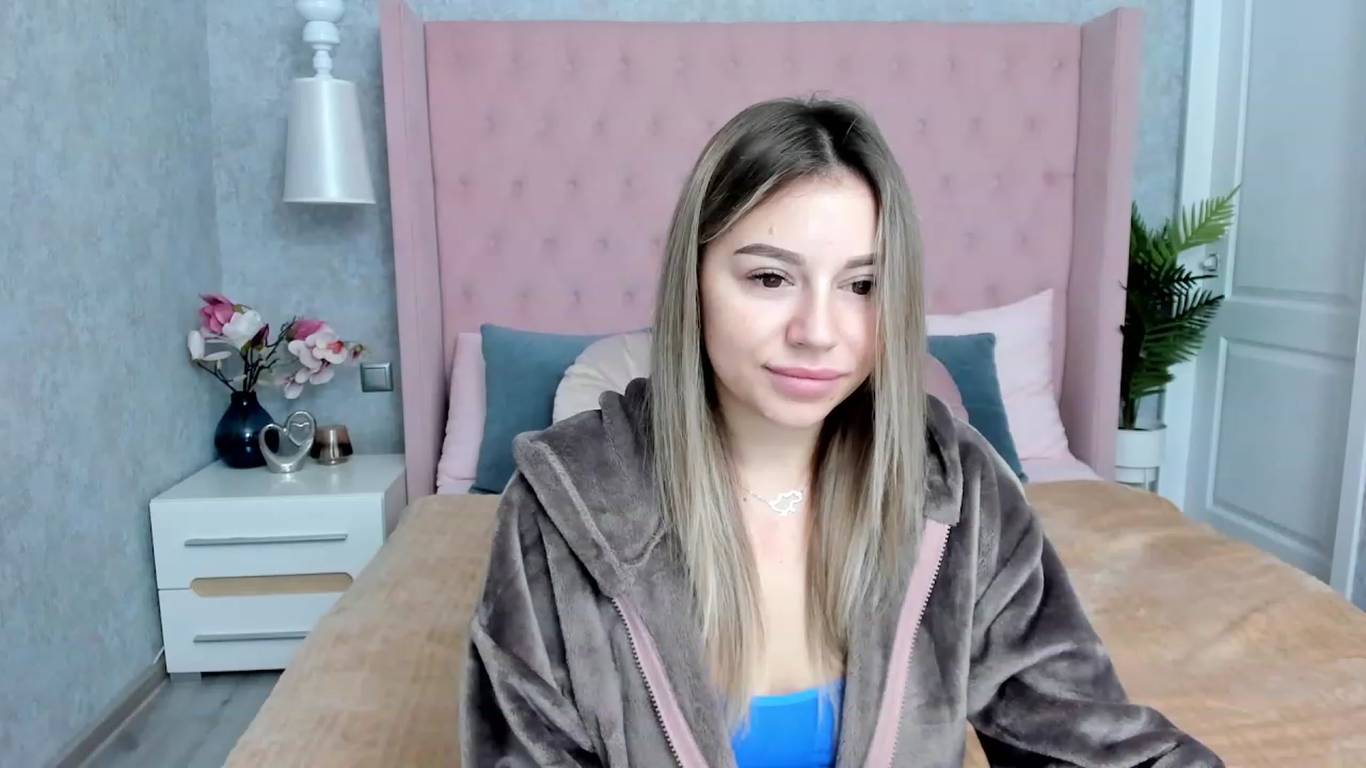 Gallery image thumbnail from SofiBloom's myfreecams stream on, 12/02/2022, 07:29 image 1 of 20