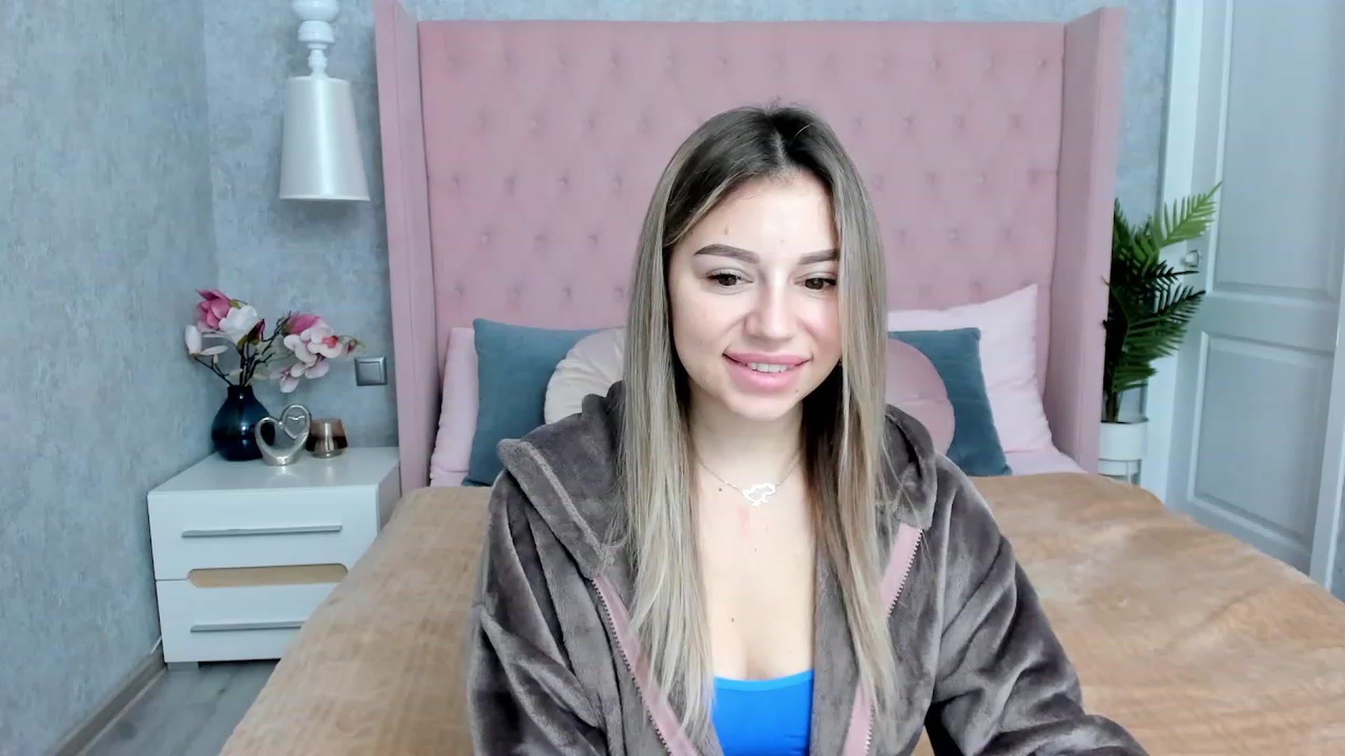 Gallery image thumbnail from SofiBloom's myfreecams stream on, 12/02/2022, 07:29 image 2 of 20