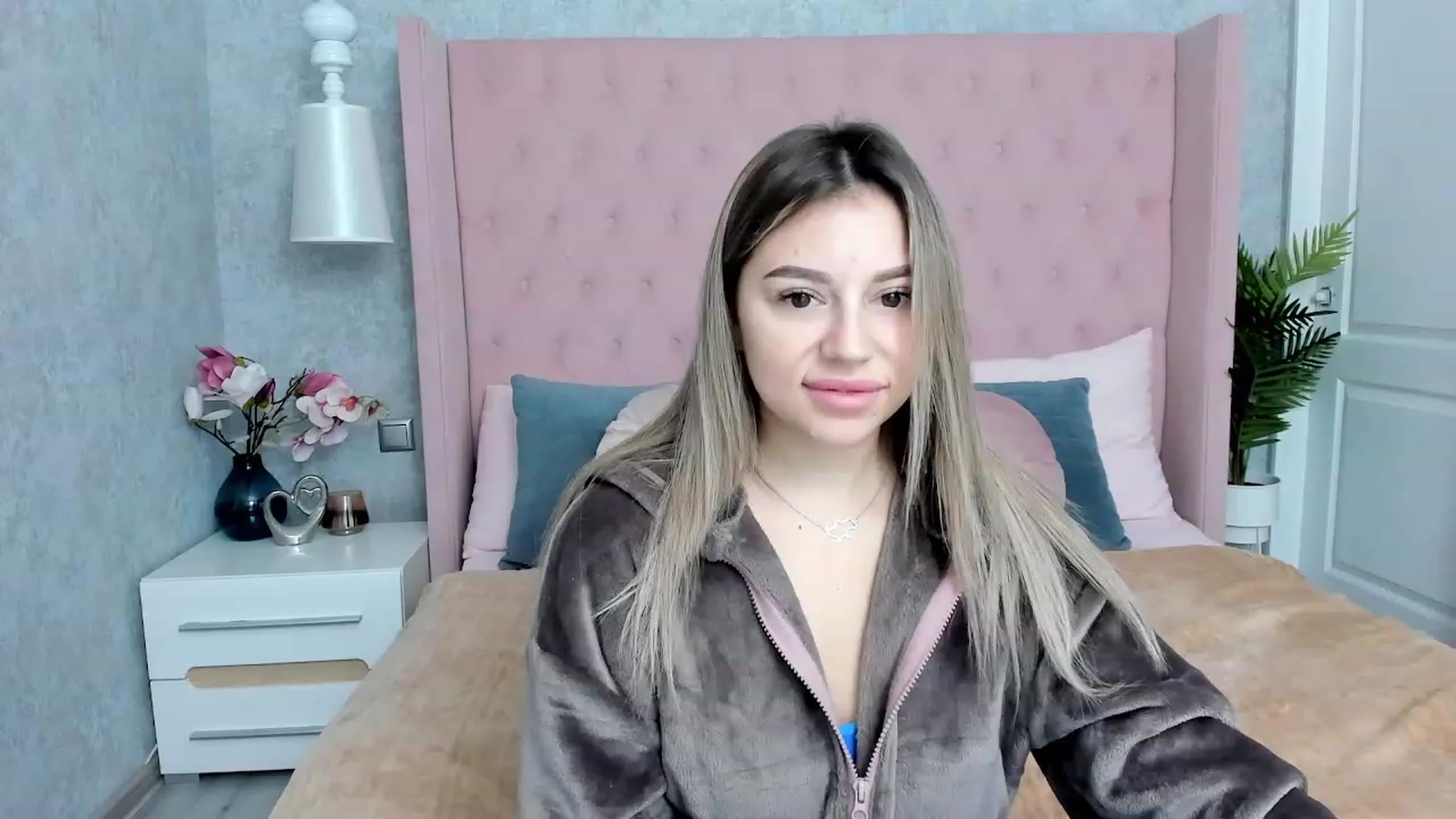 Gallery image thumbnail from SofiBloom's myfreecams stream on, 12/02/2022, 07:29 image 12 of 20